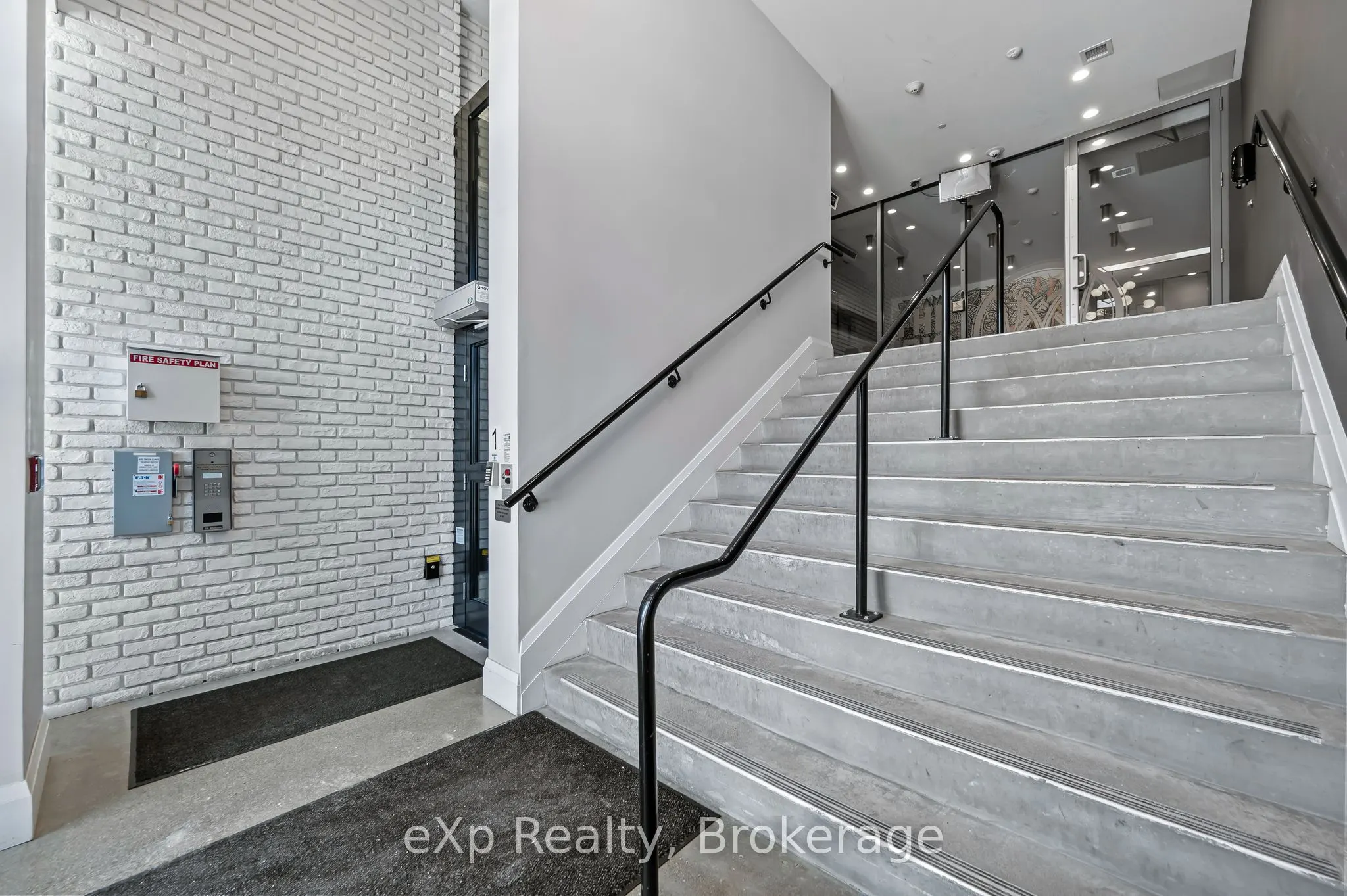 63 Arthur Street S, #804