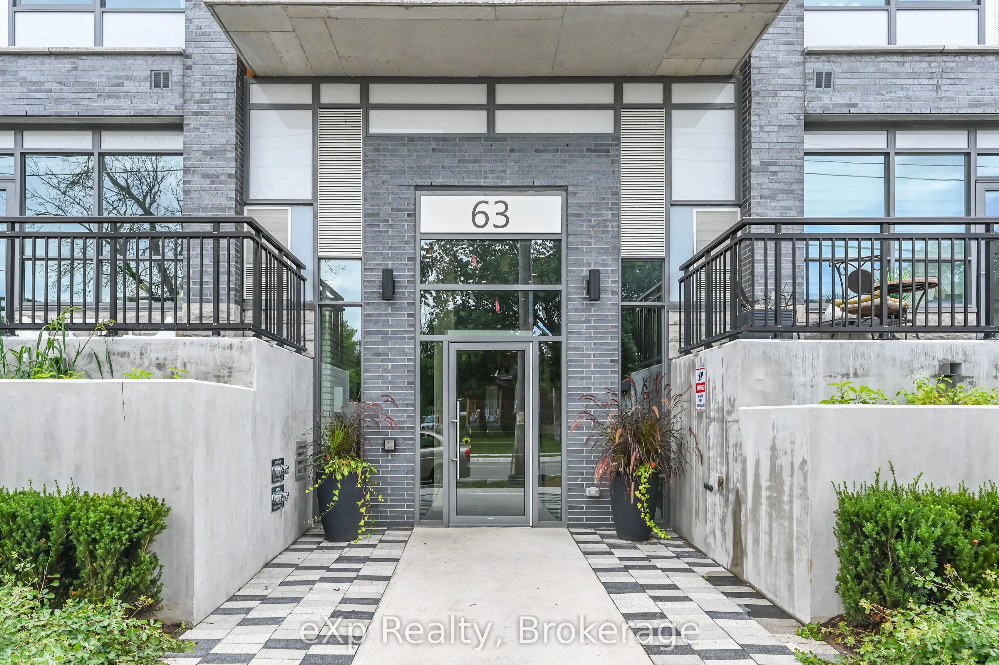 63 Arthur Street S, #804