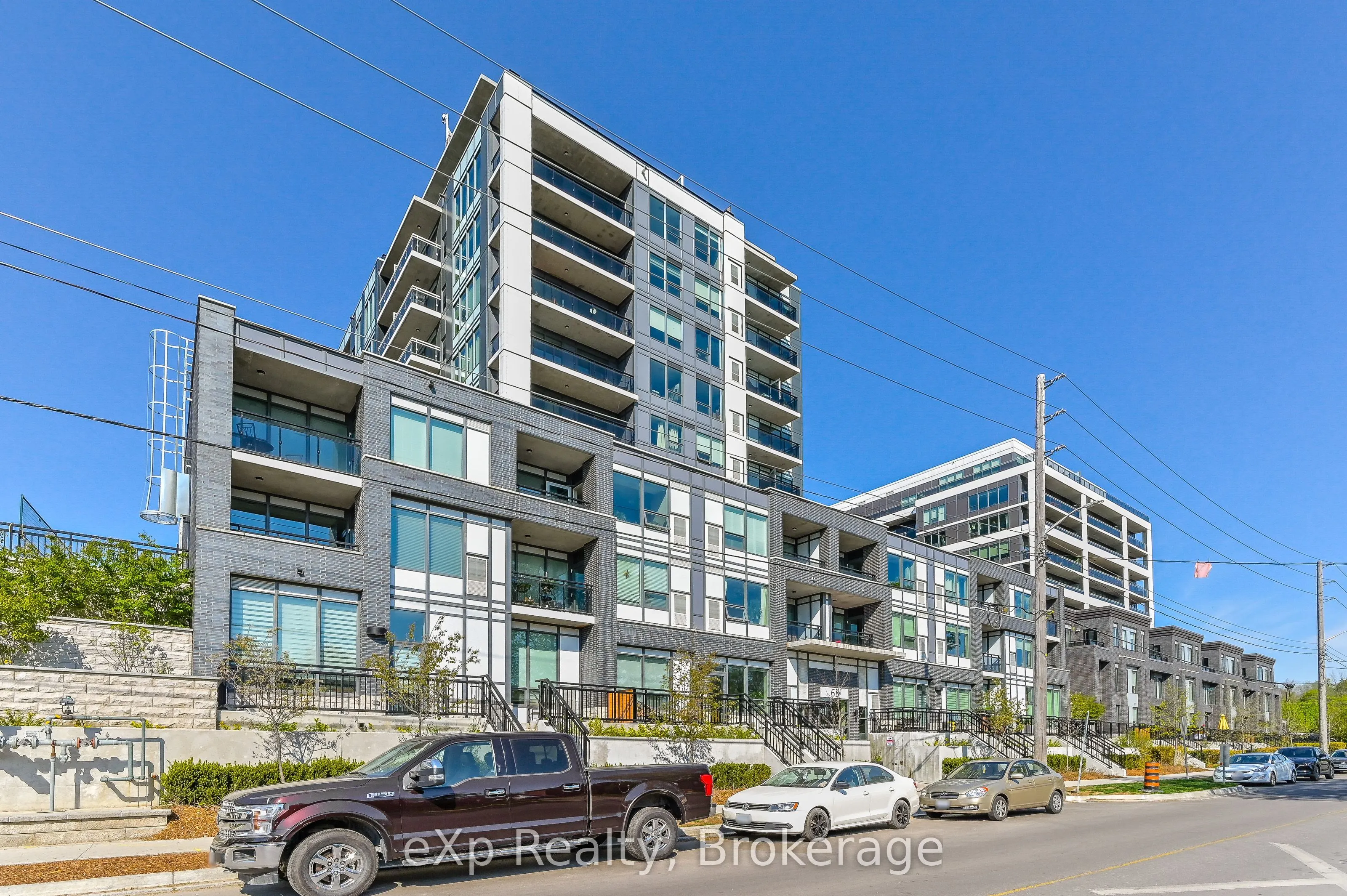 63 Arthur Street S, #804
