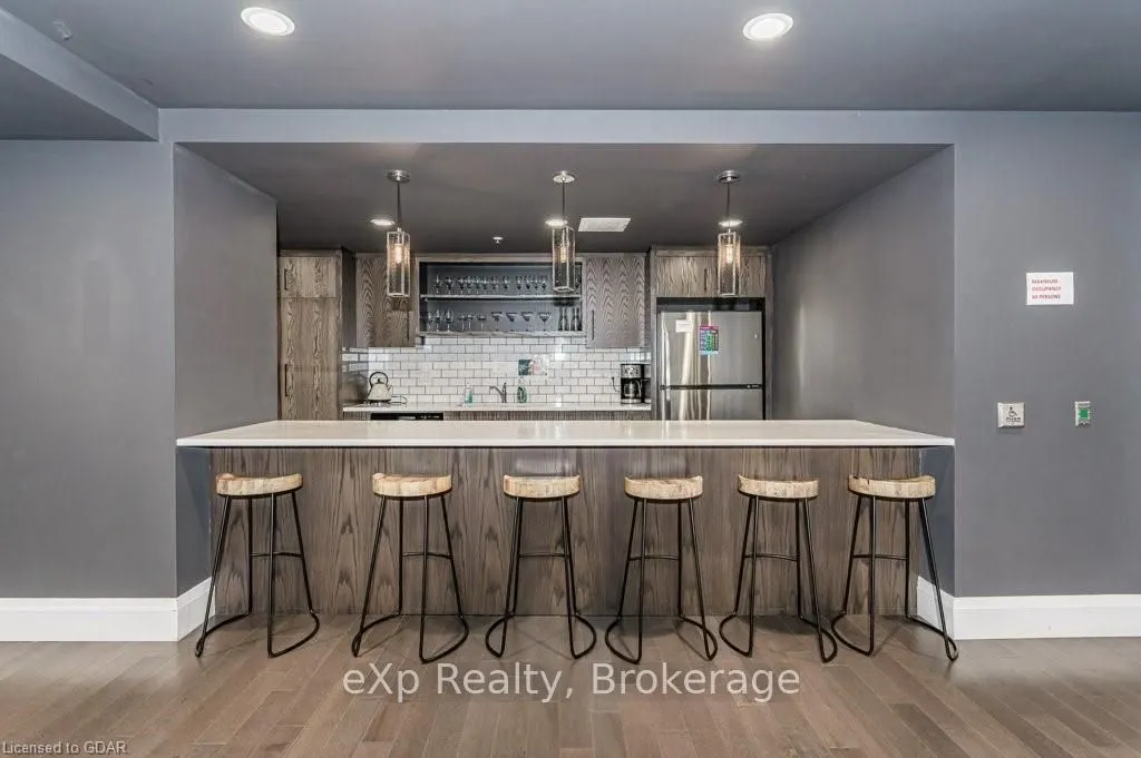 63 Arthur Street S, #804