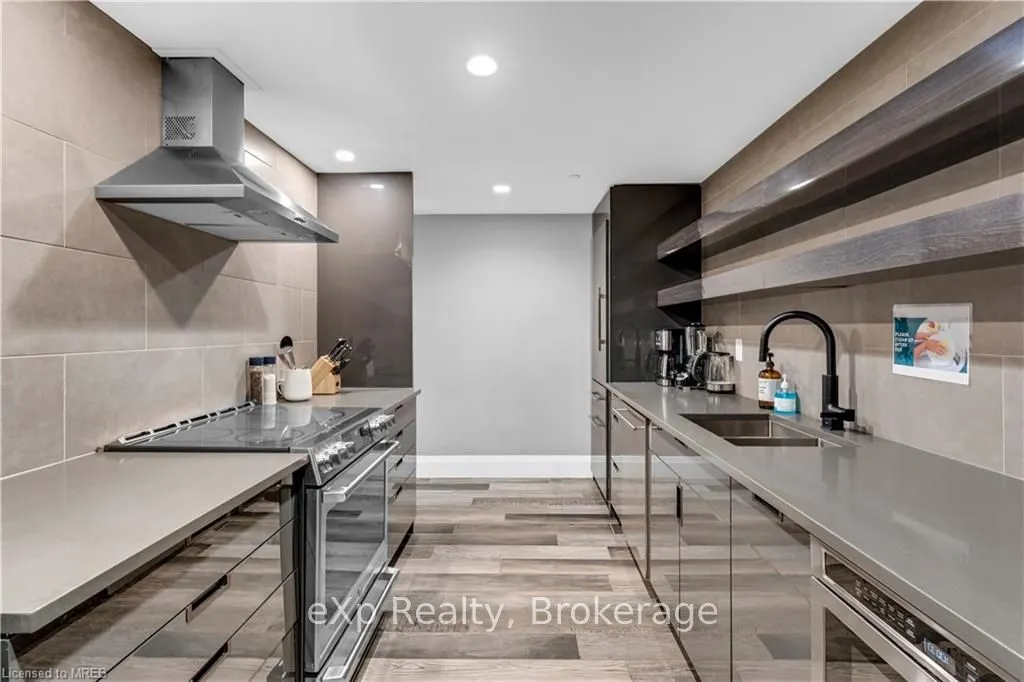 63 Arthur Street S, #804