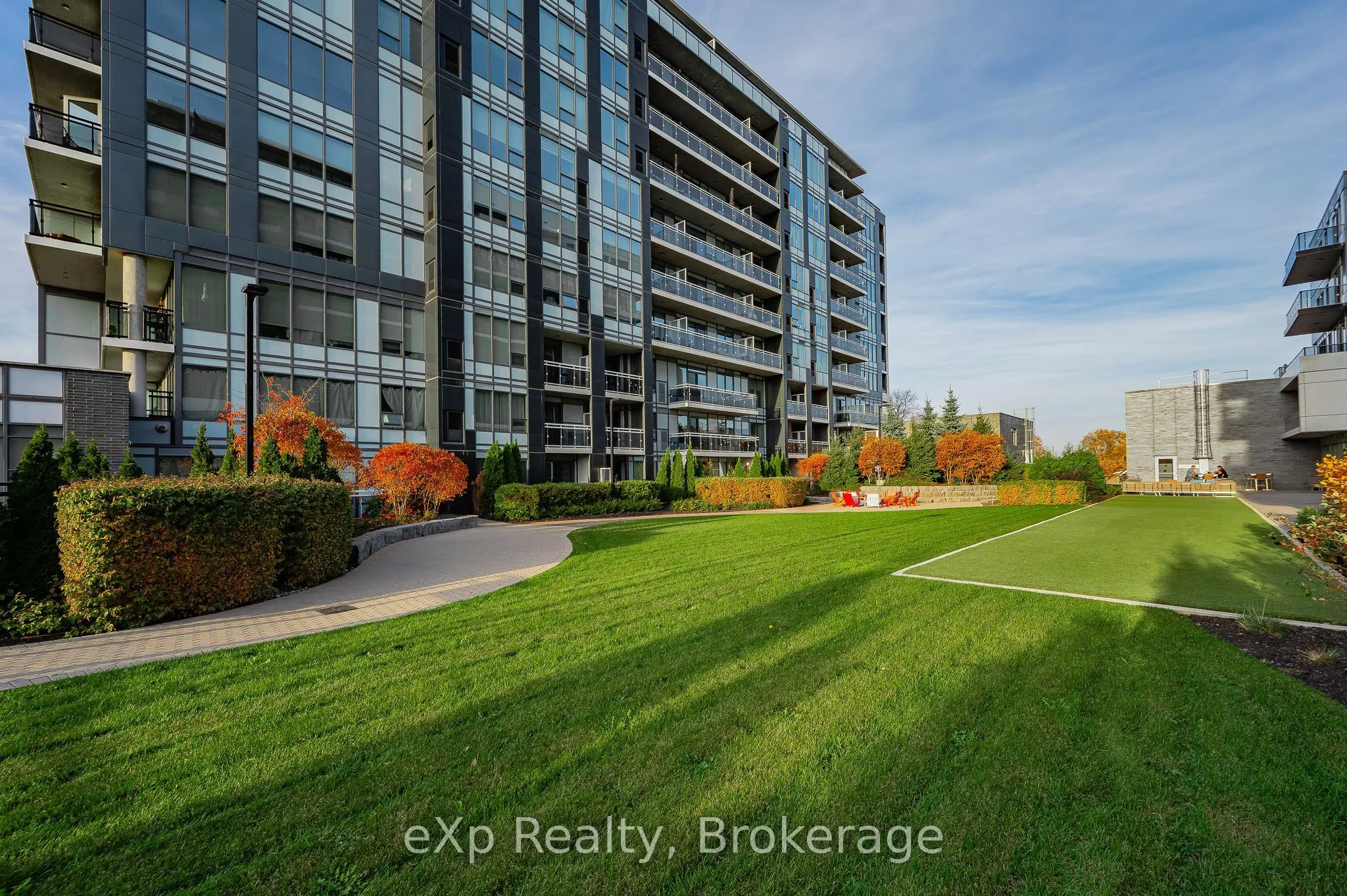 63 Arthur Street S, #804