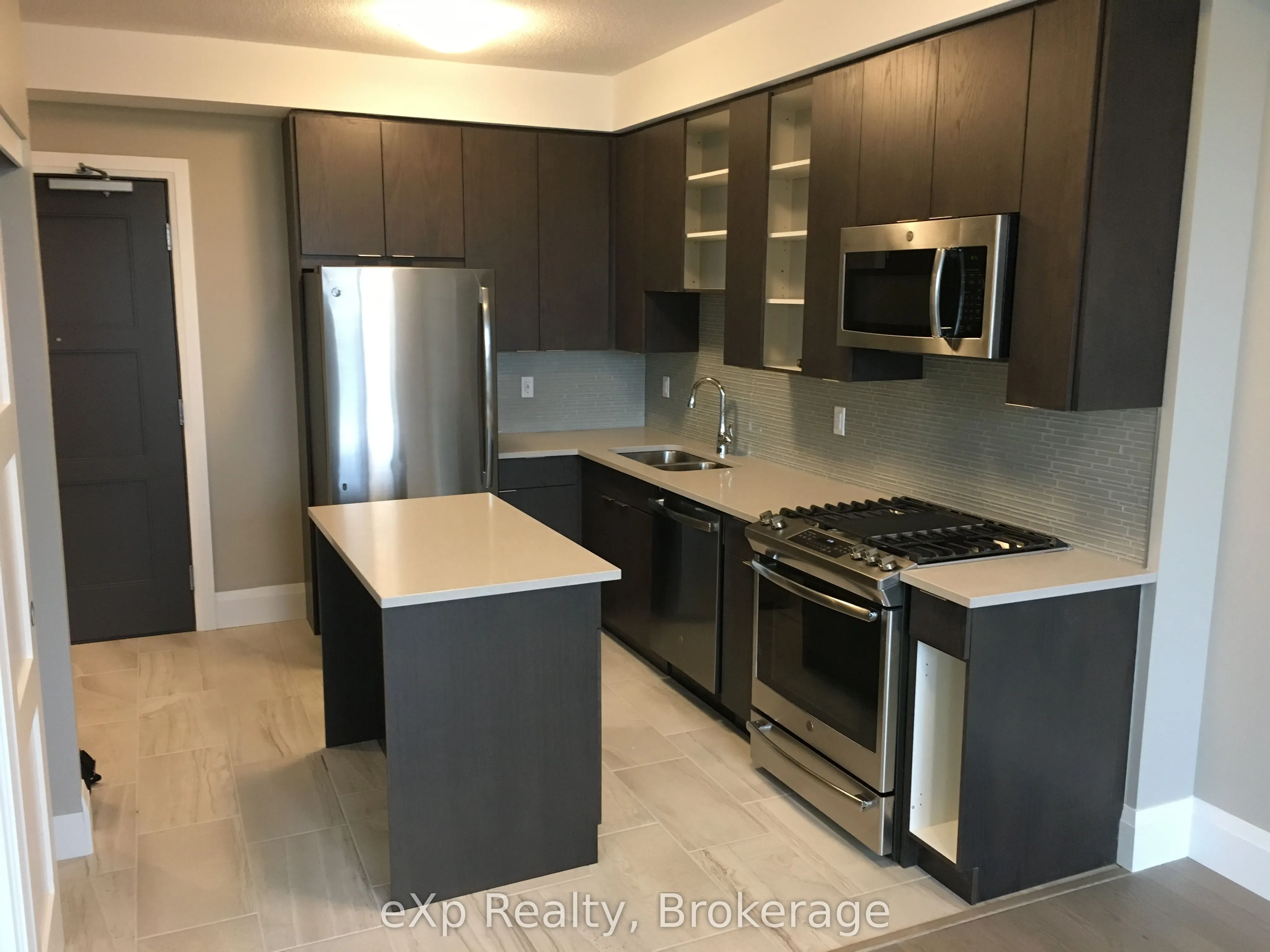 63 Arthur Street S, #804