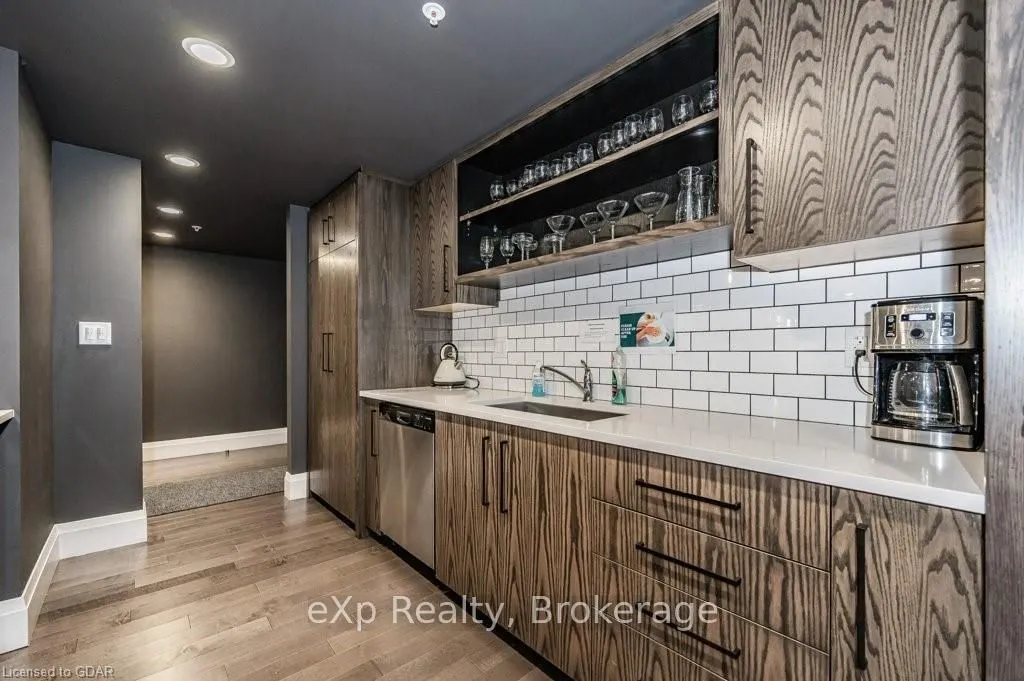 63 Arthur Street S, #804