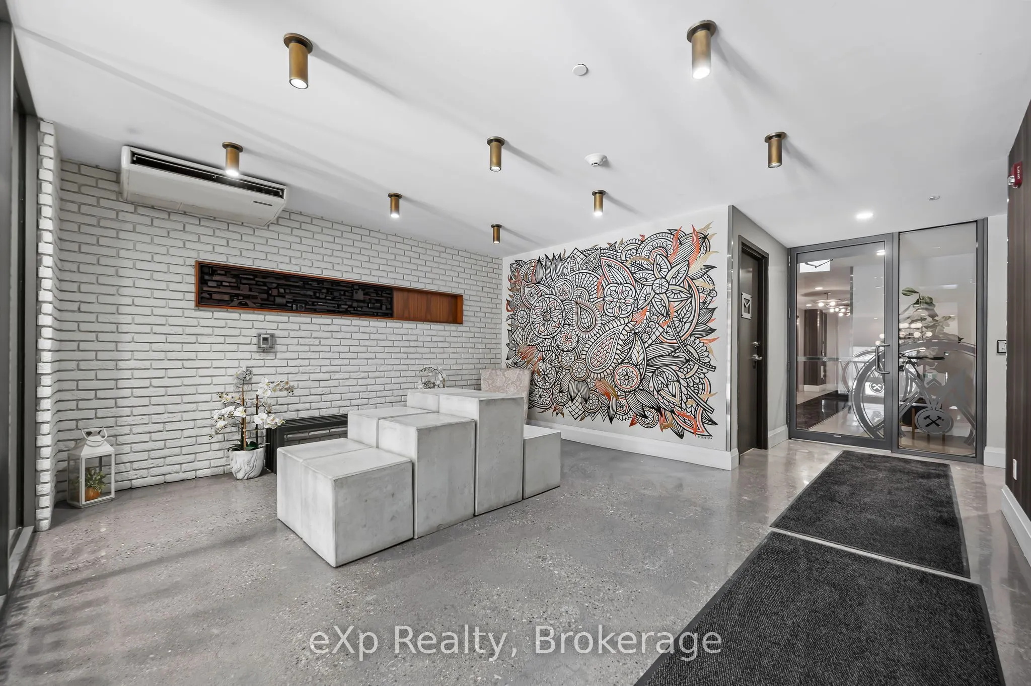 63 Arthur Street S, #804