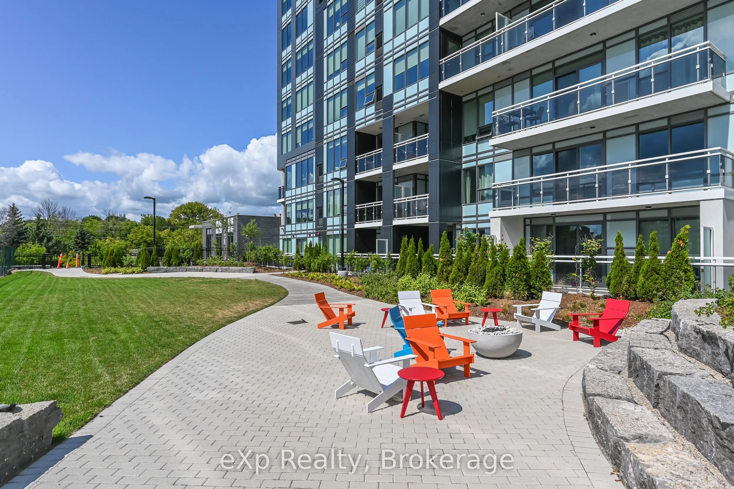 63 Arthur Street S, #804