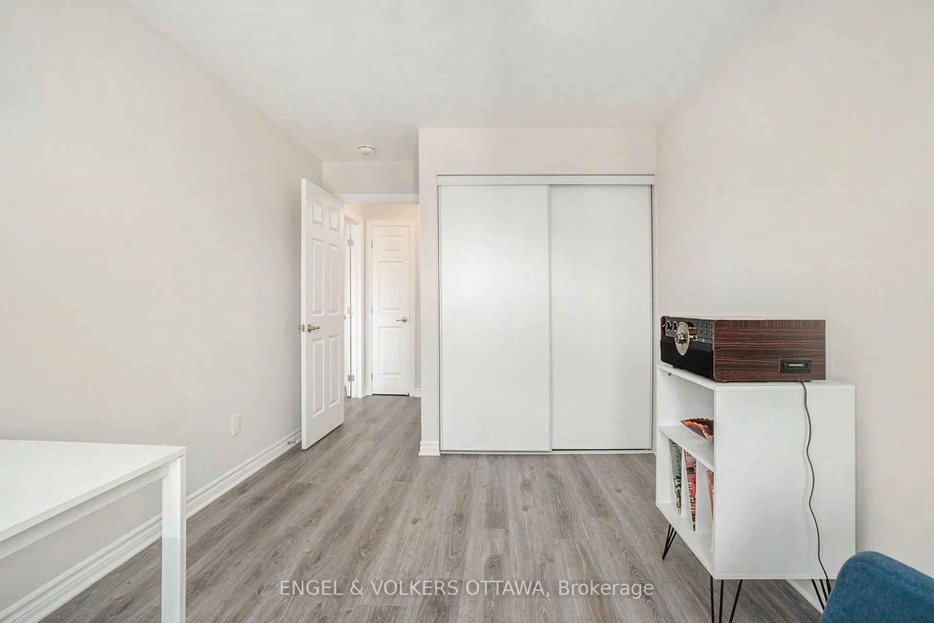 827 Kiniw Private