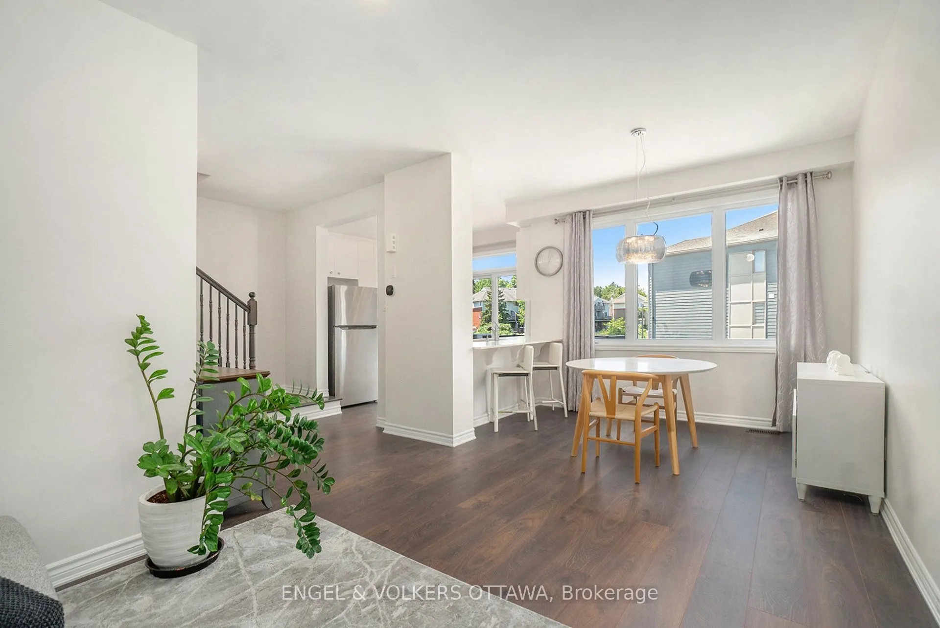 827 Kiniw Private