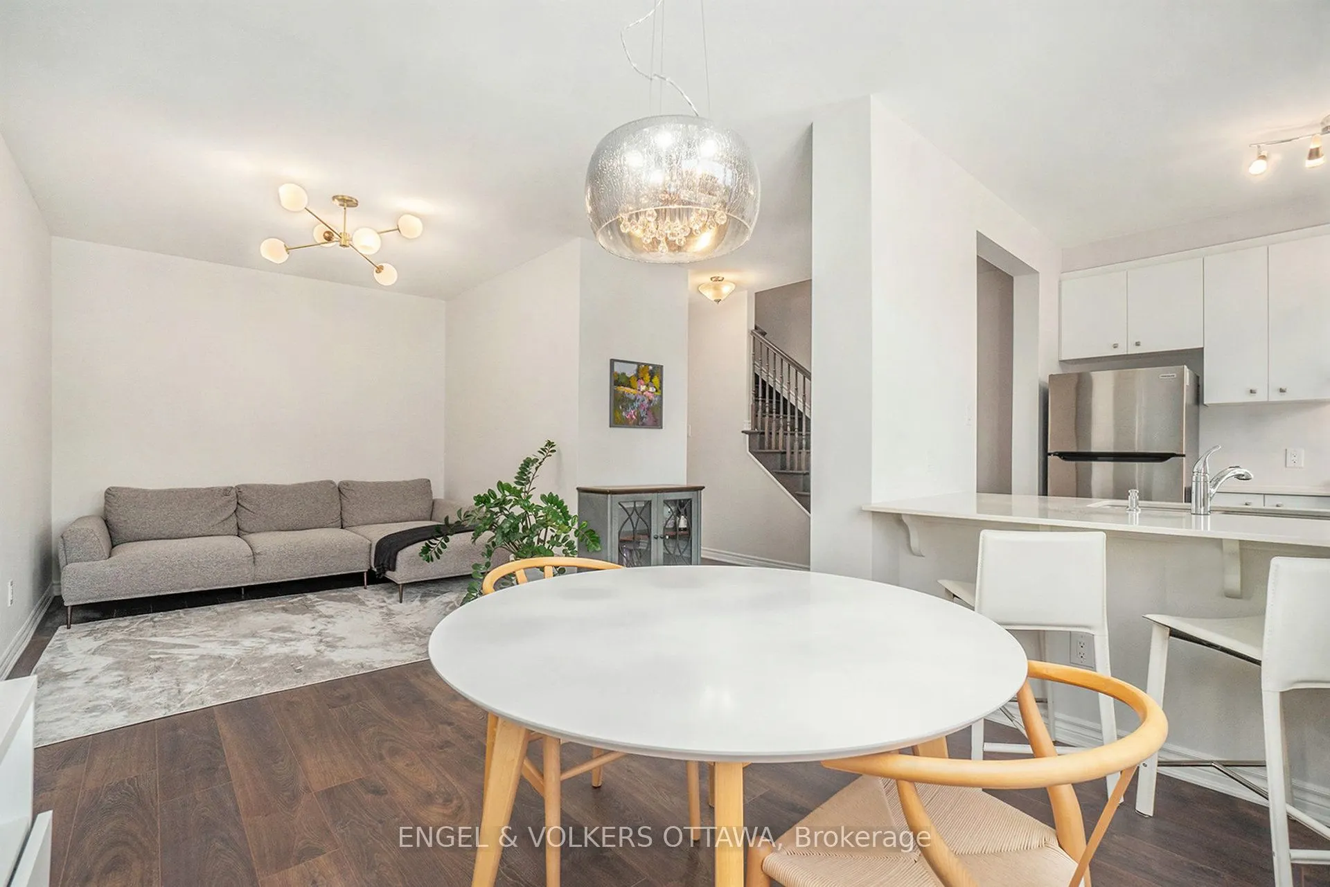 827 Kiniw Private