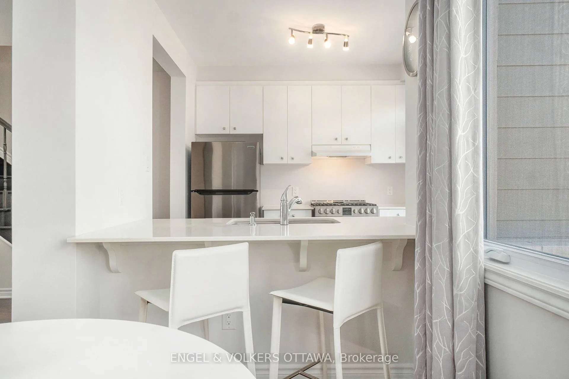 827 Kiniw Private