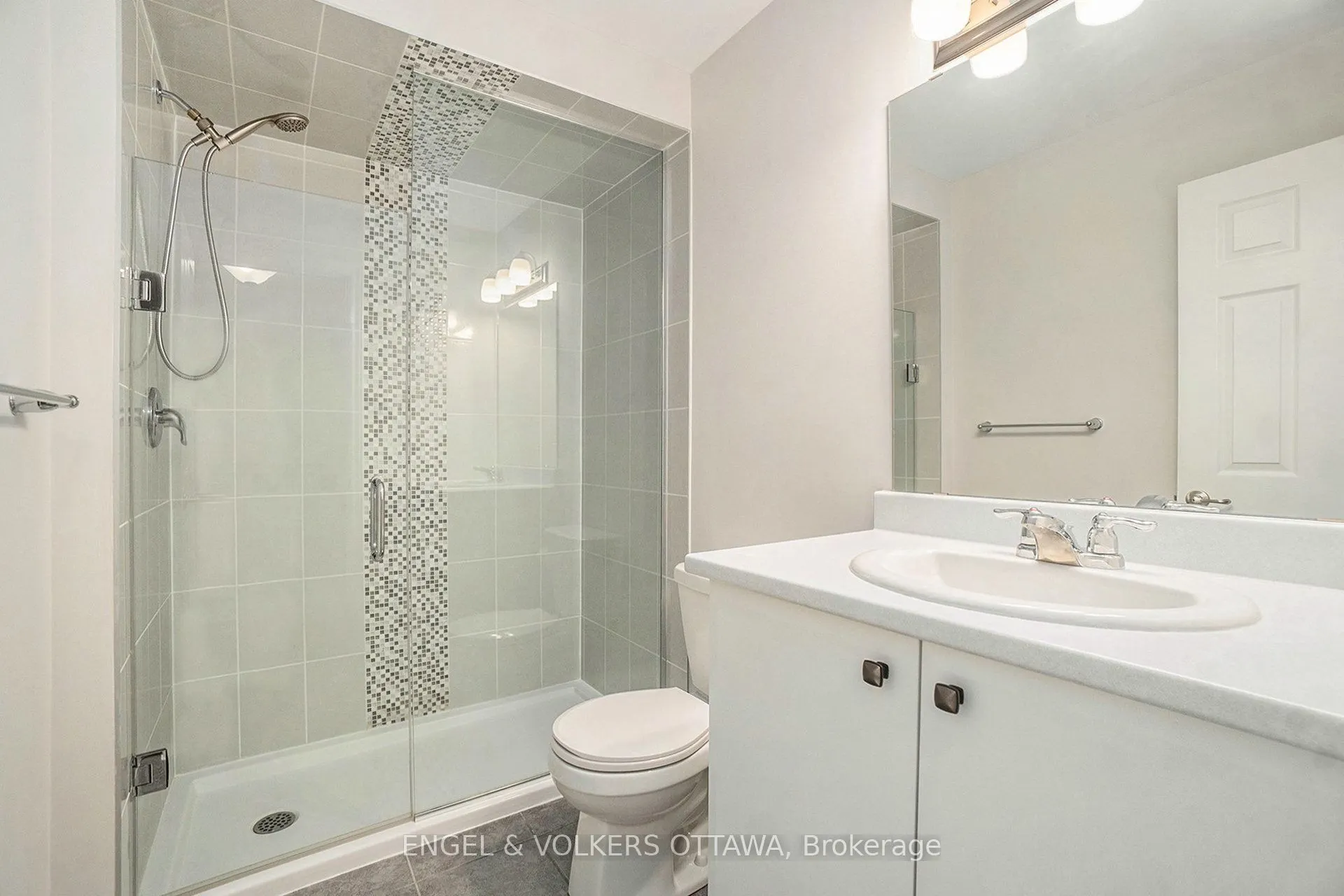 827 Kiniw Private