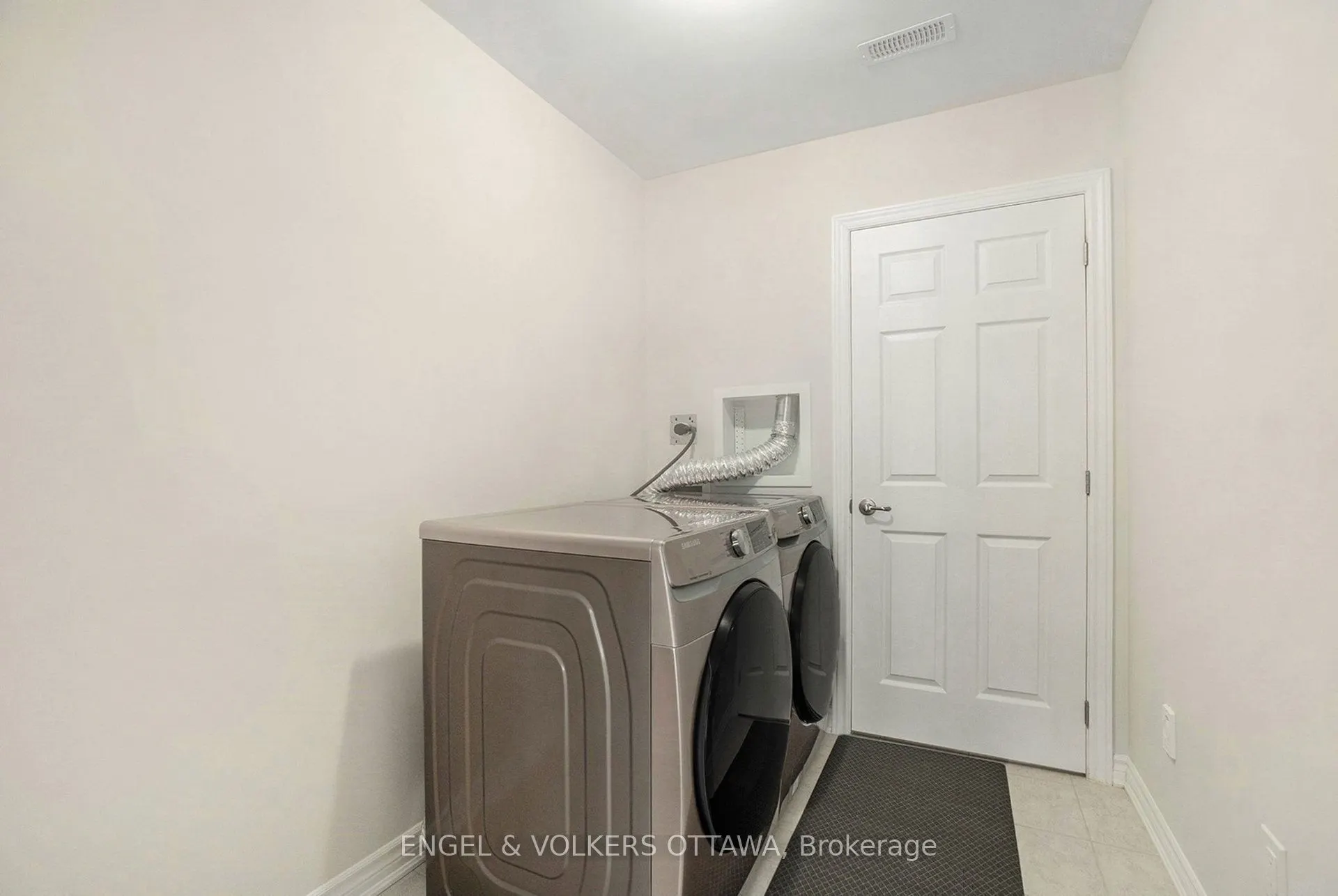 827 Kiniw Private