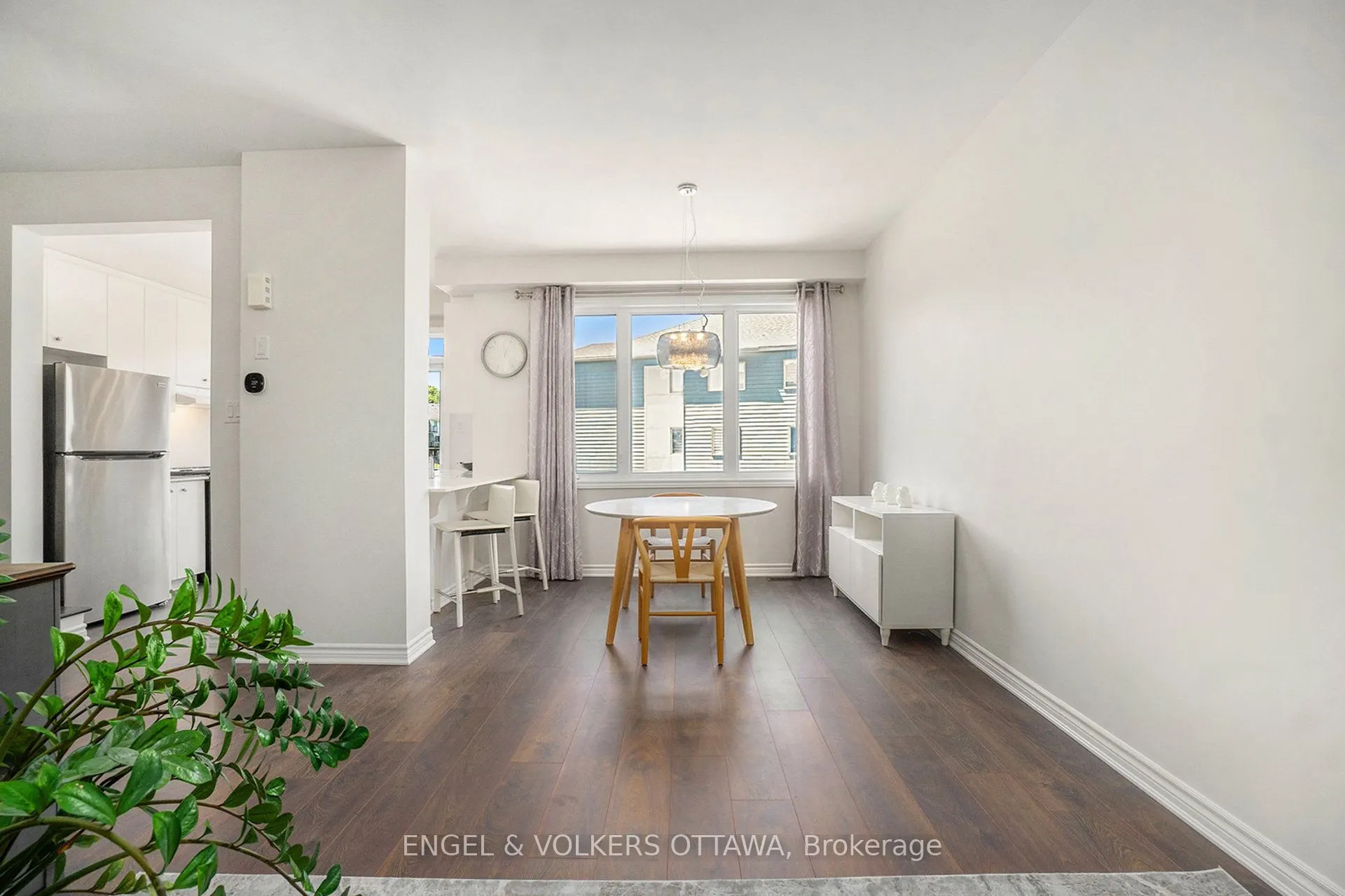 827 Kiniw Private