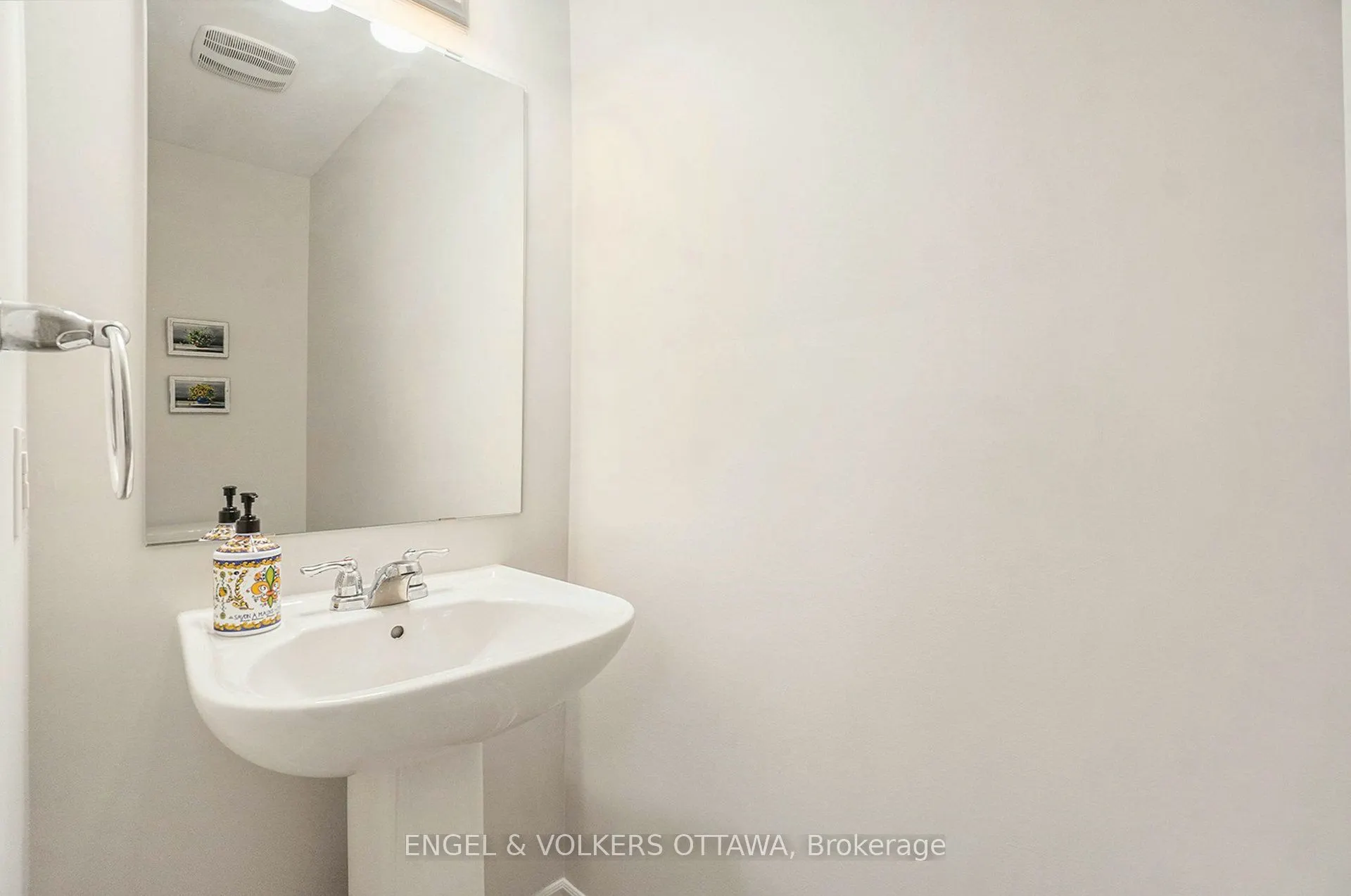 827 Kiniw Private