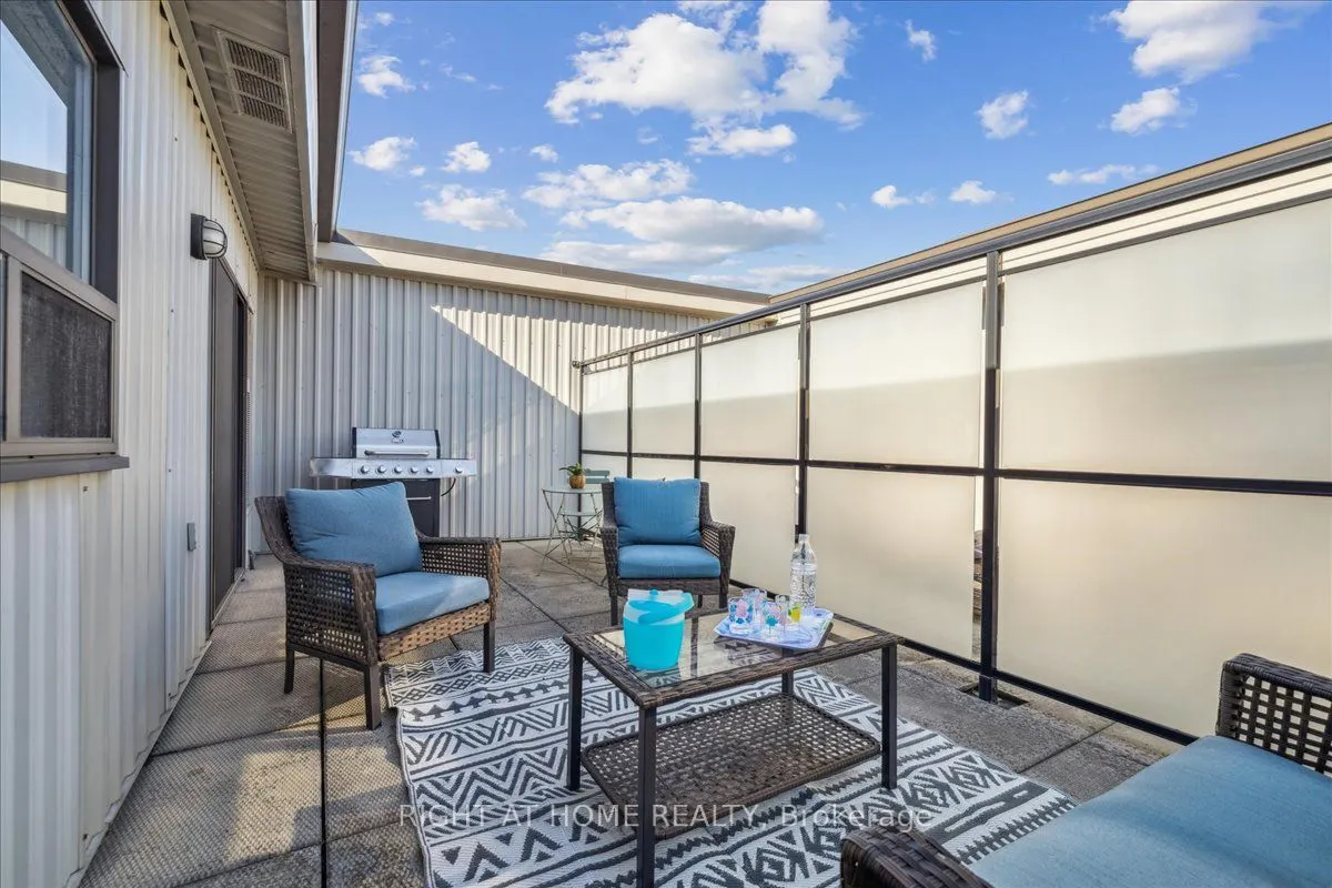 80 King William Street, #402