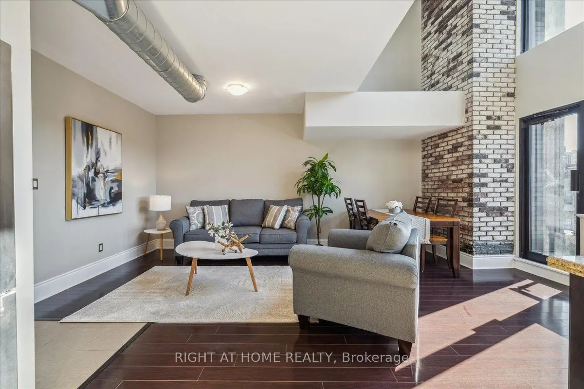 80 King William Street, #402