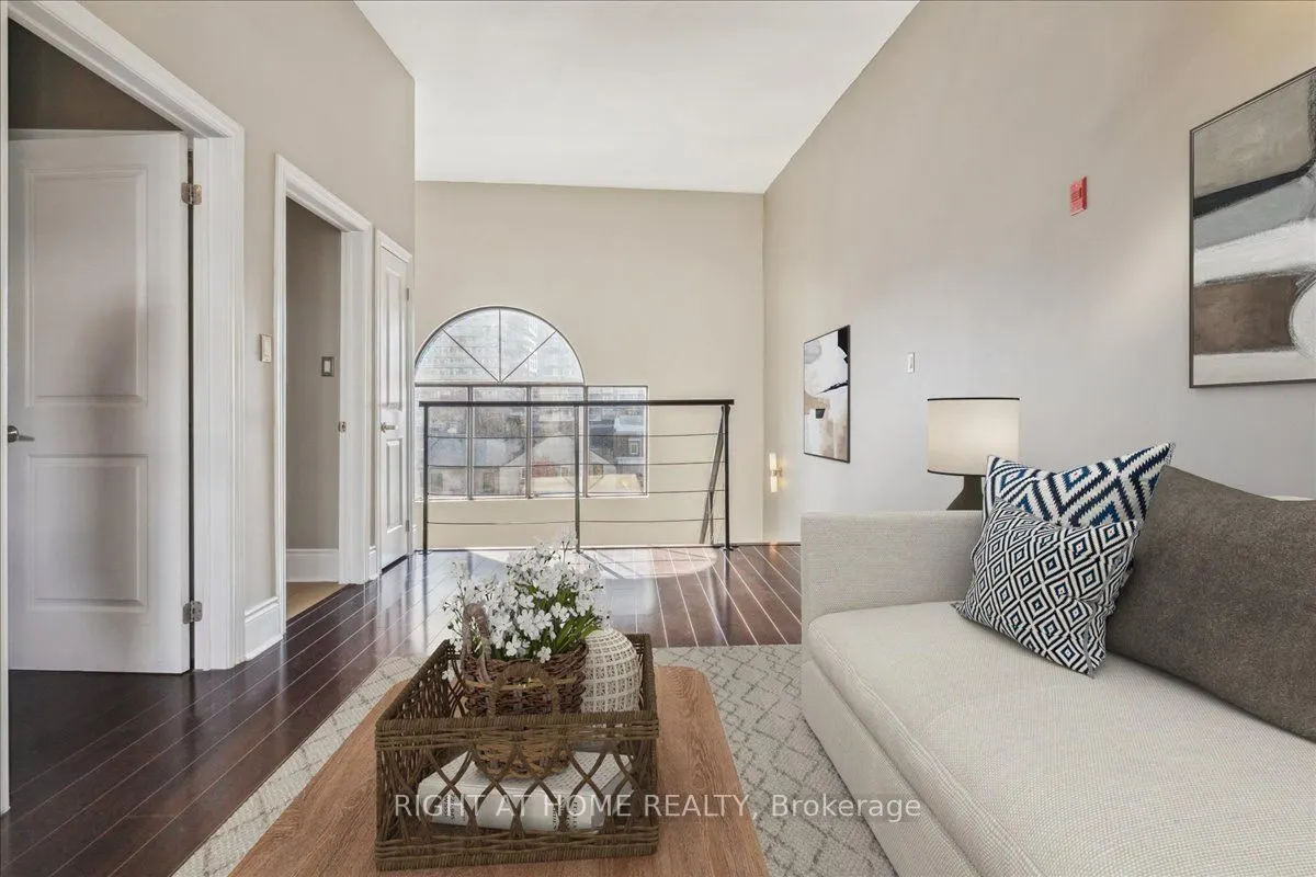 80 King William Street, #402