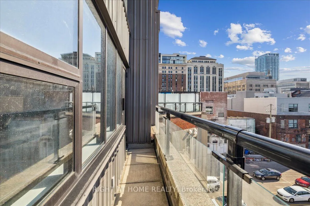 80 King William Street, #402