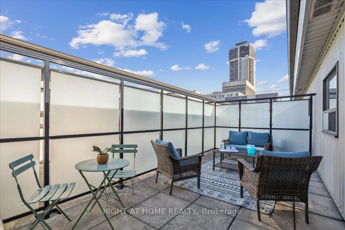 80 King William Street, #402