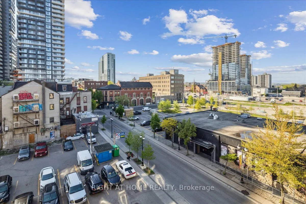 80 King William Street, #402