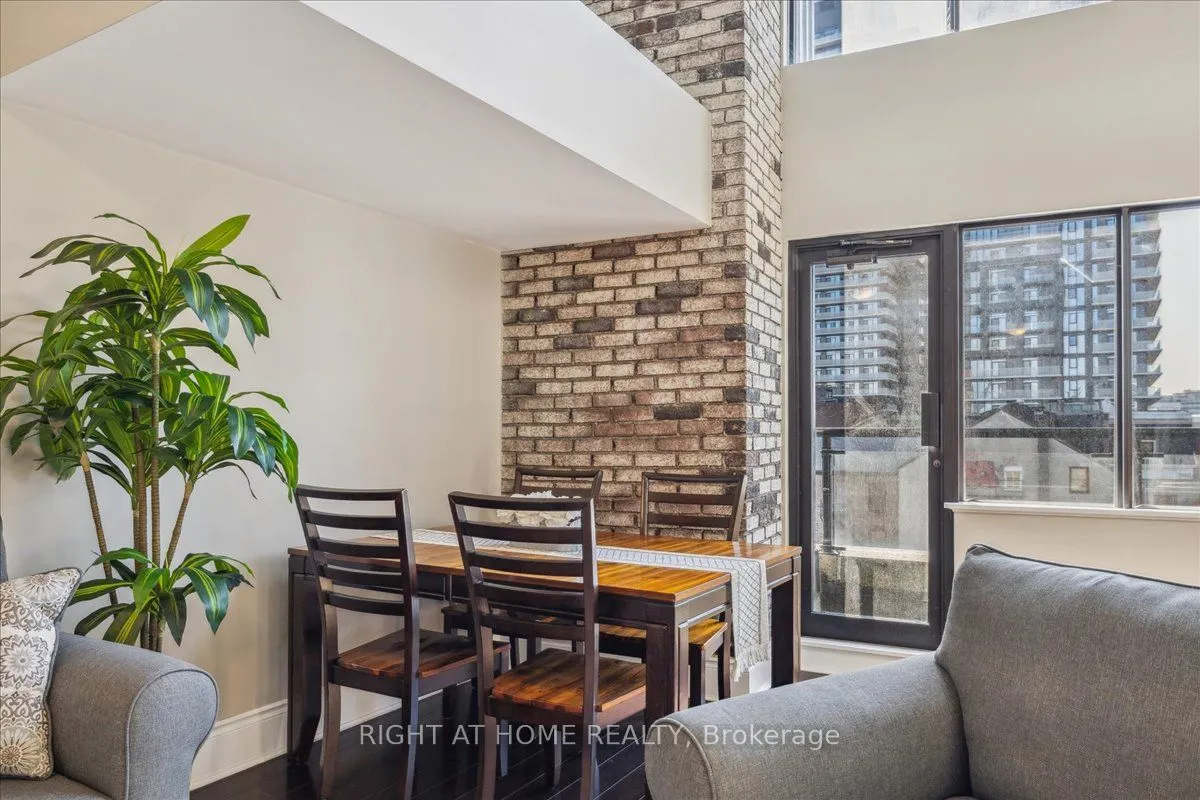 80 King William Street, #402