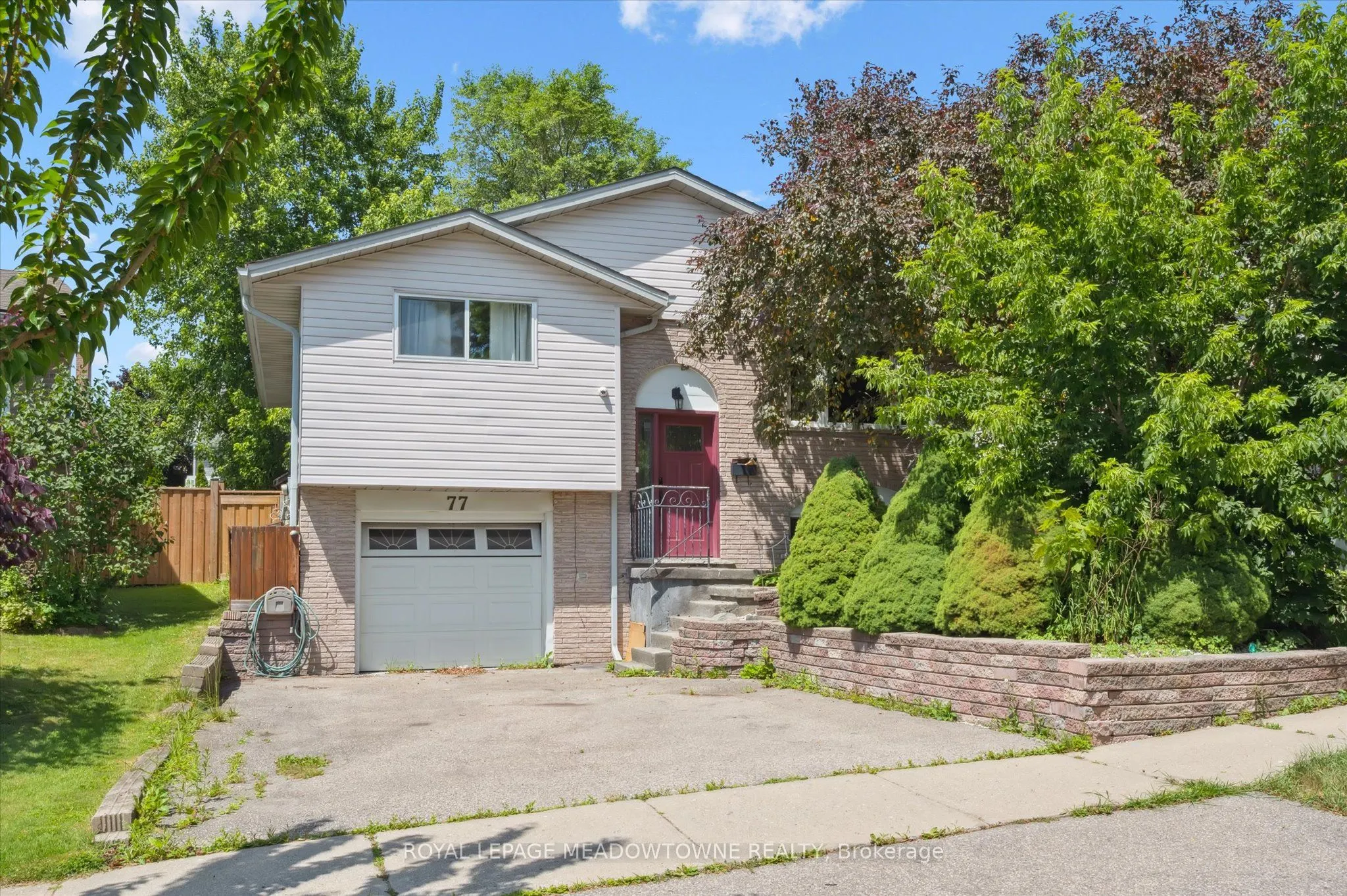 77 Pinemeadow Crescent