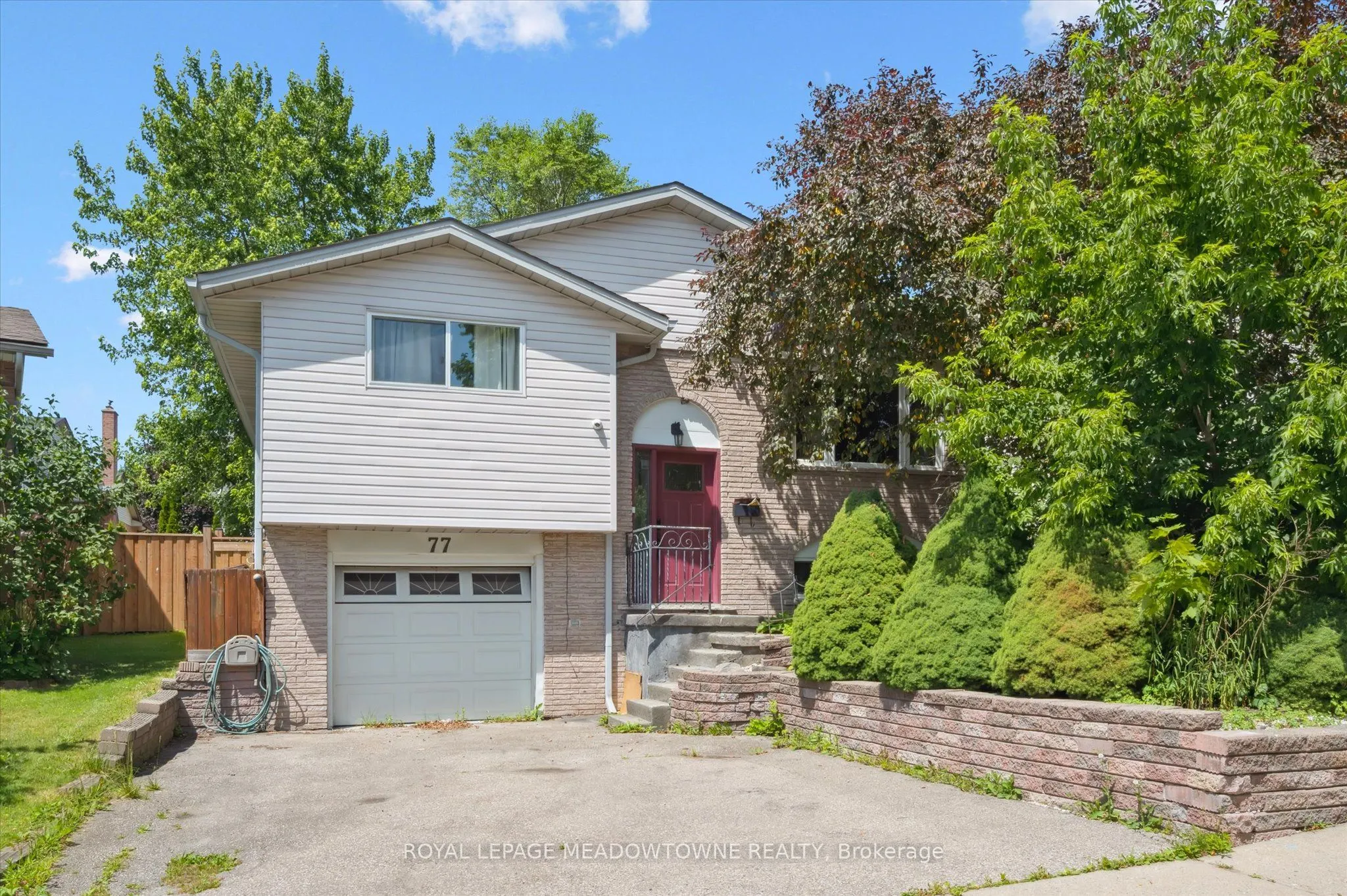 77 Pinemeadow Crescent
