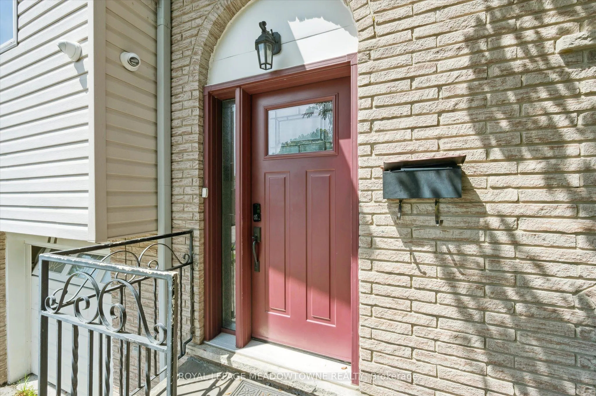 77 Pinemeadow Crescent