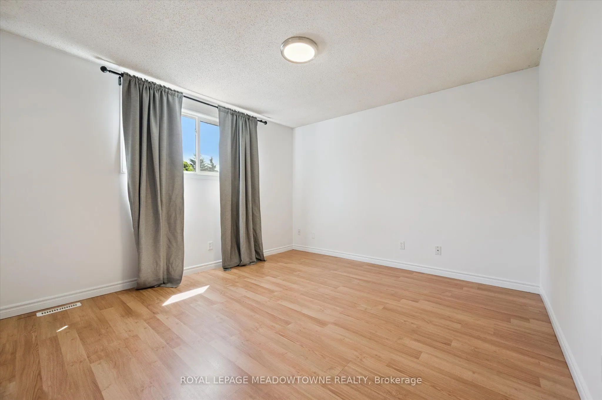 77 Pinemeadow Crescent