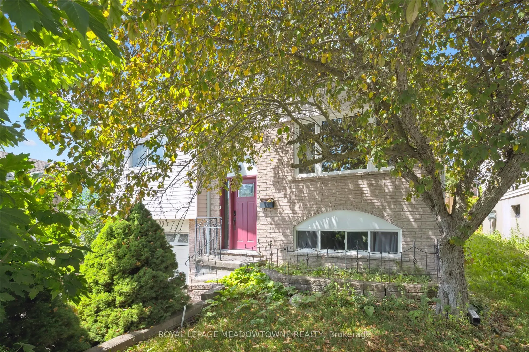 77 Pinemeadow Crescent