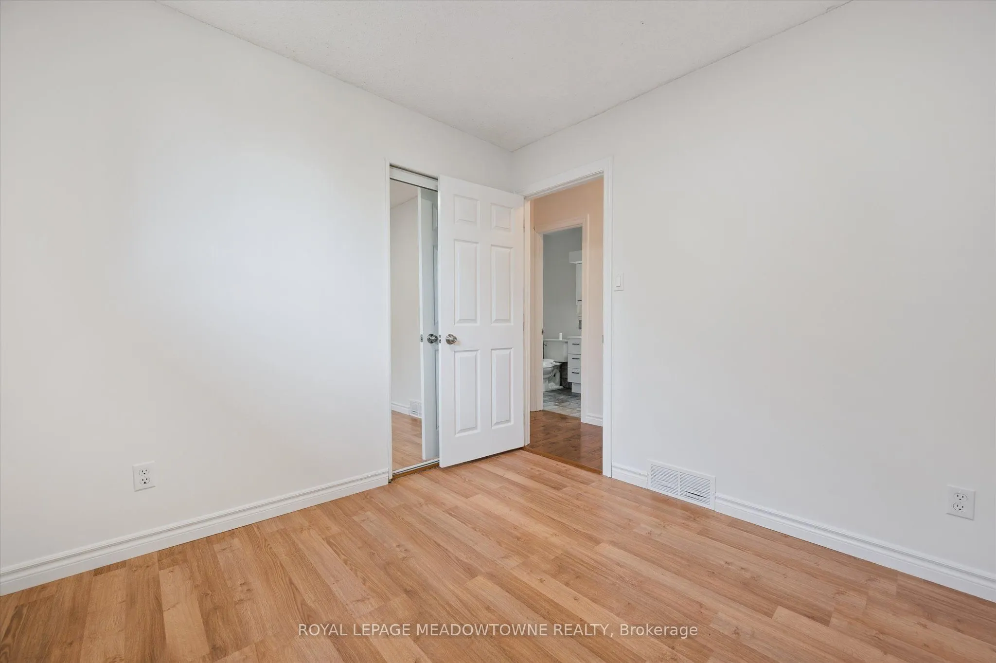 77 Pinemeadow Crescent