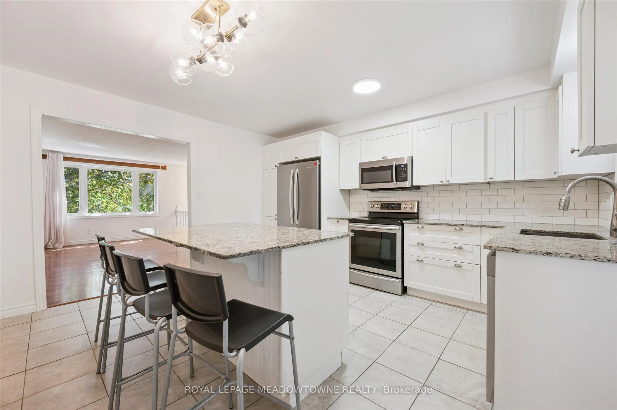 77 Pinemeadow Crescent