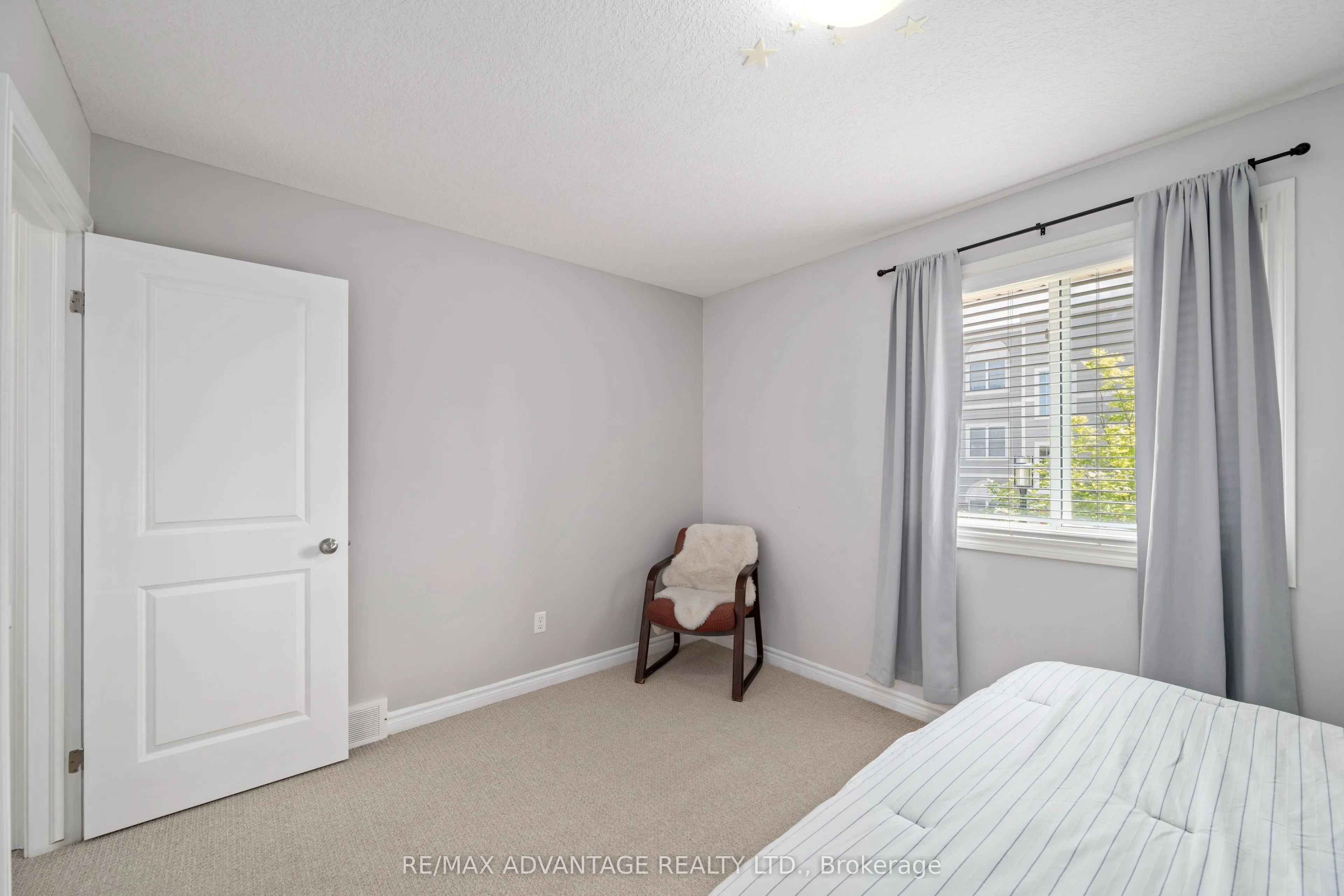 960 Bitterbush Crescent, #10