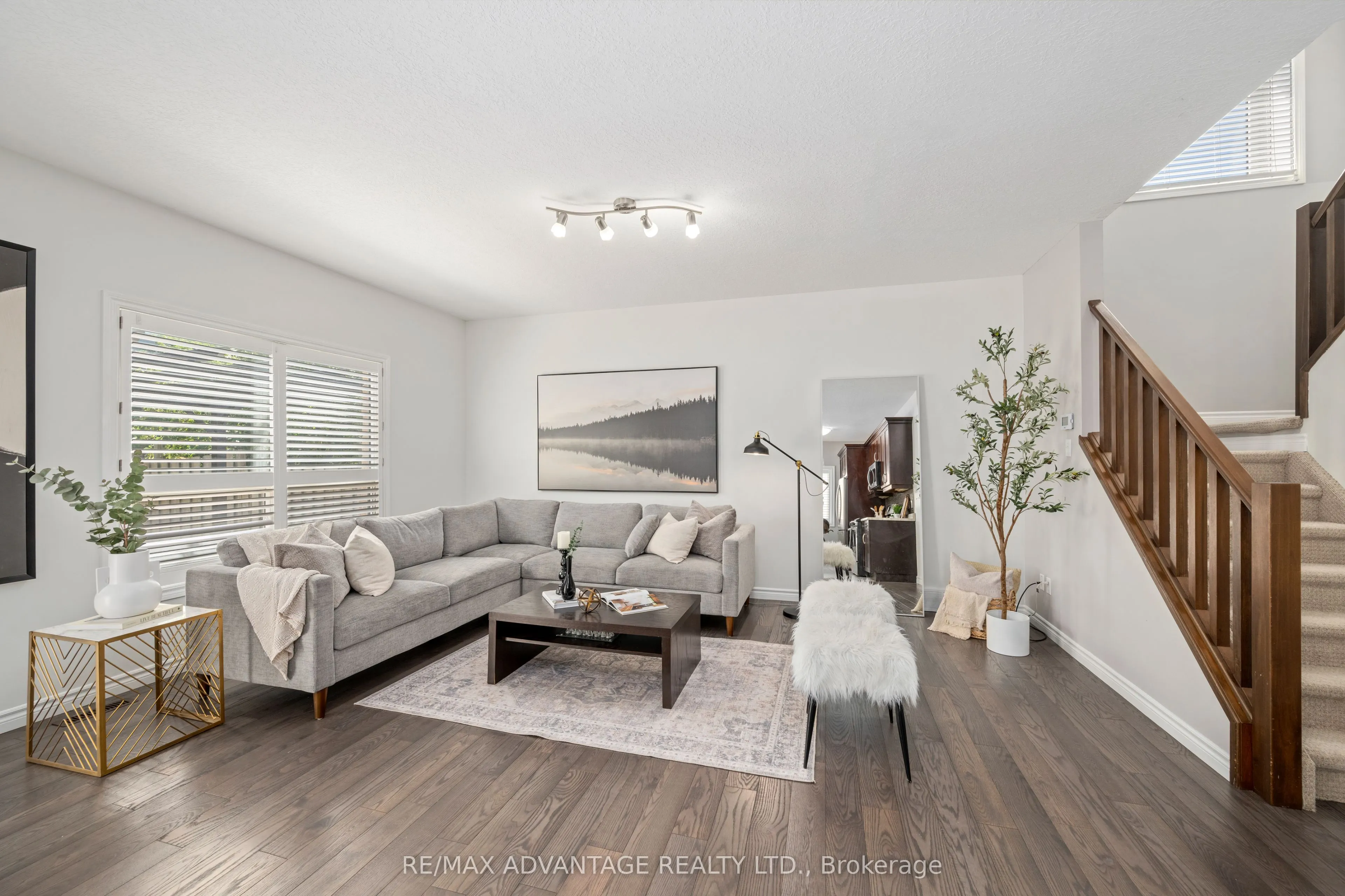 960 Bitterbush Crescent, #10