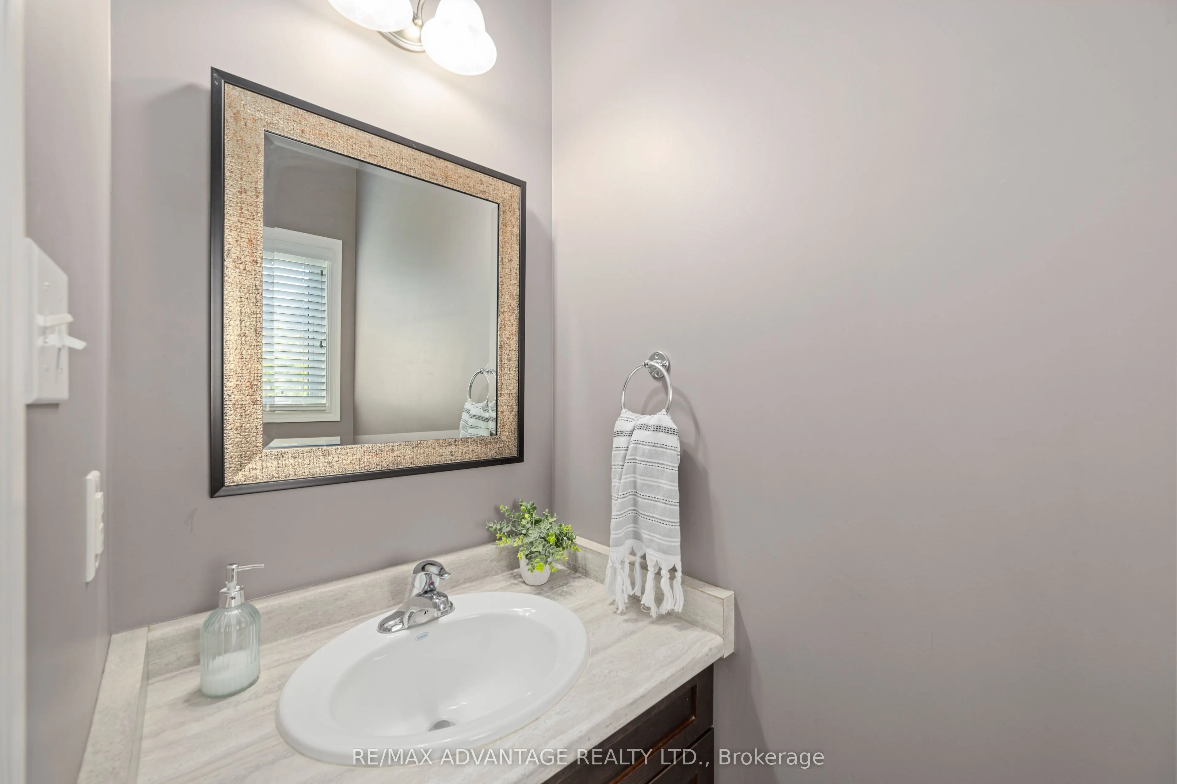 960 Bitterbush Crescent, #10