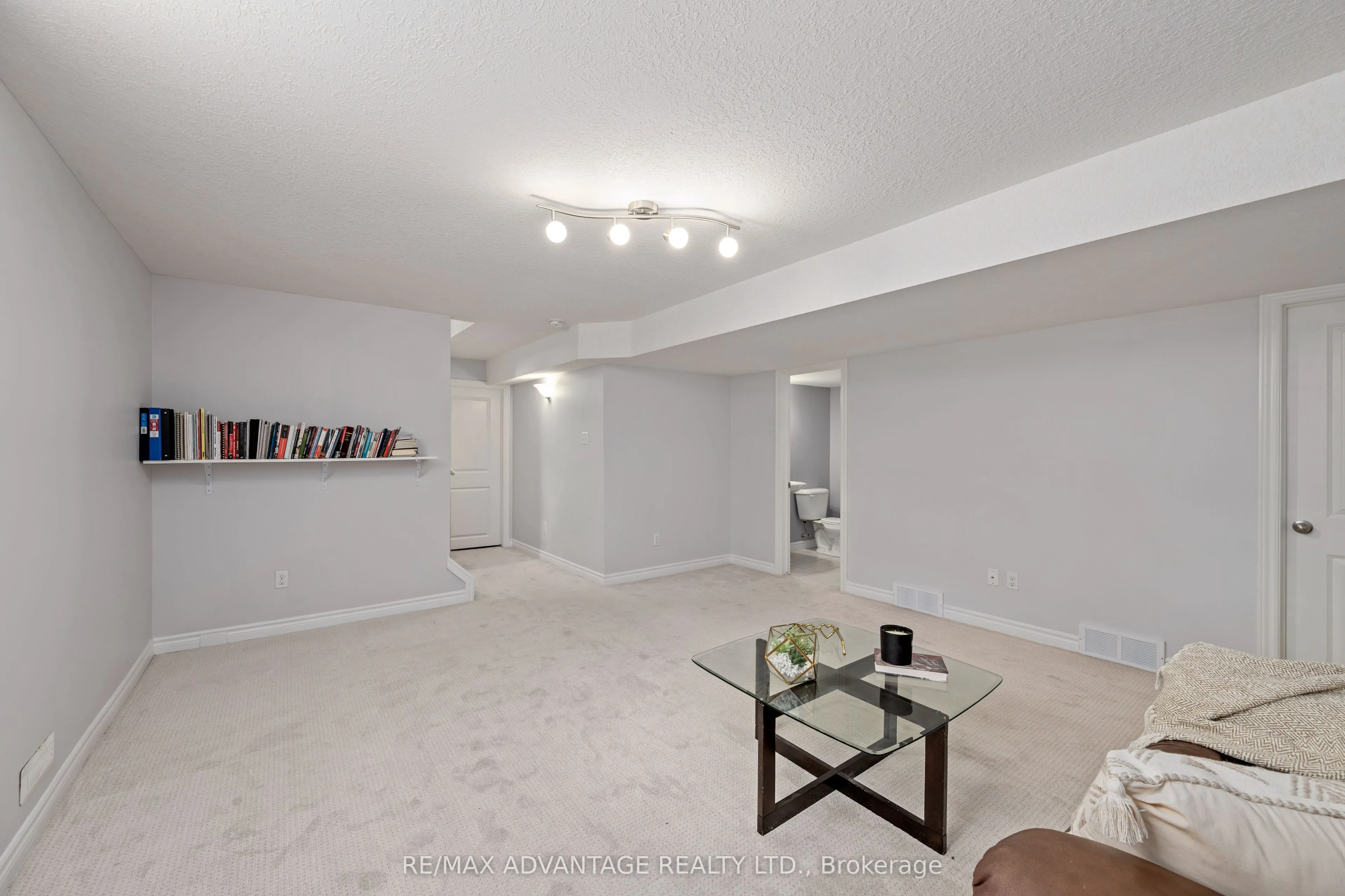 960 Bitterbush Crescent, #10