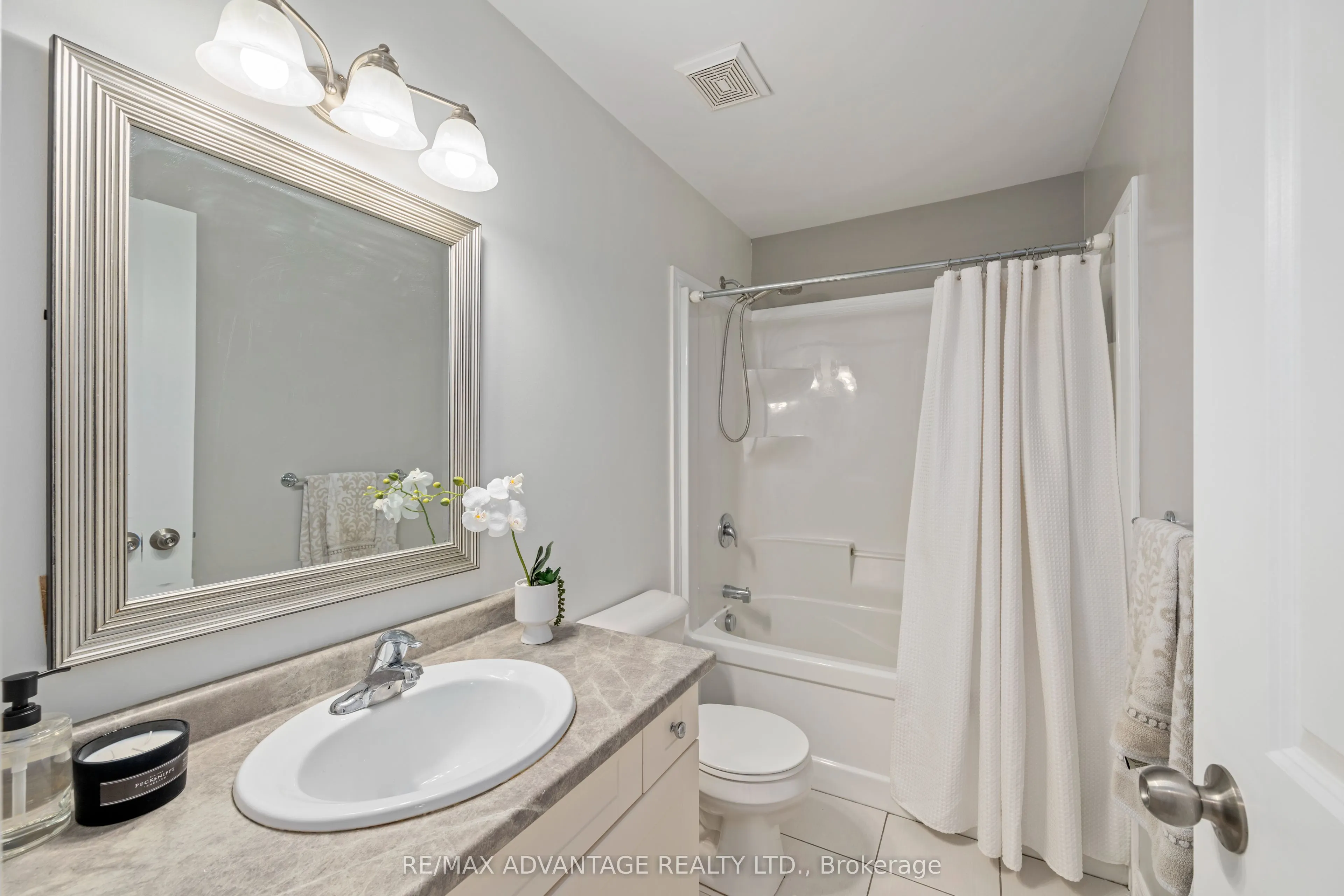 960 Bitterbush Crescent, #10
