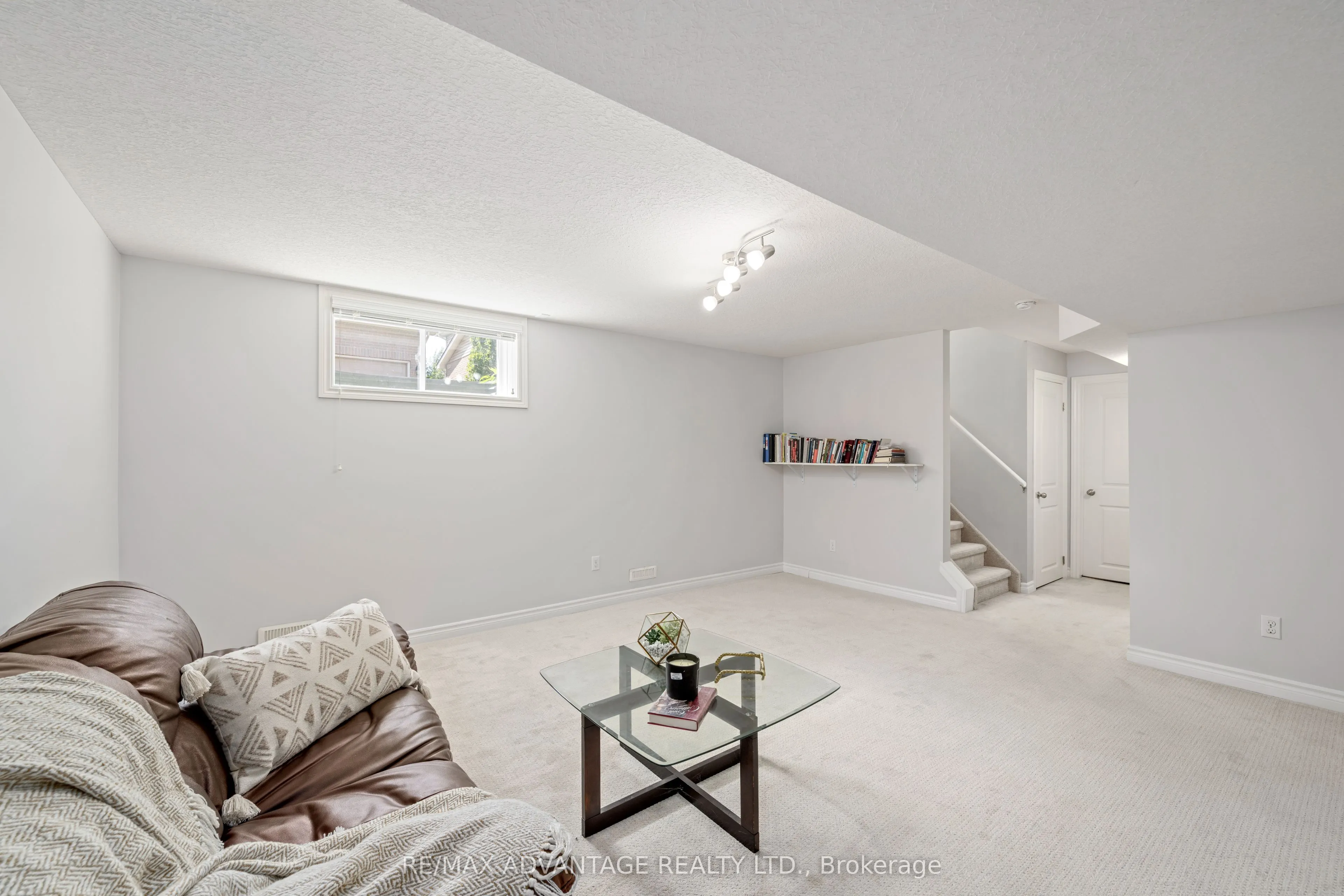 960 Bitterbush Crescent, #10