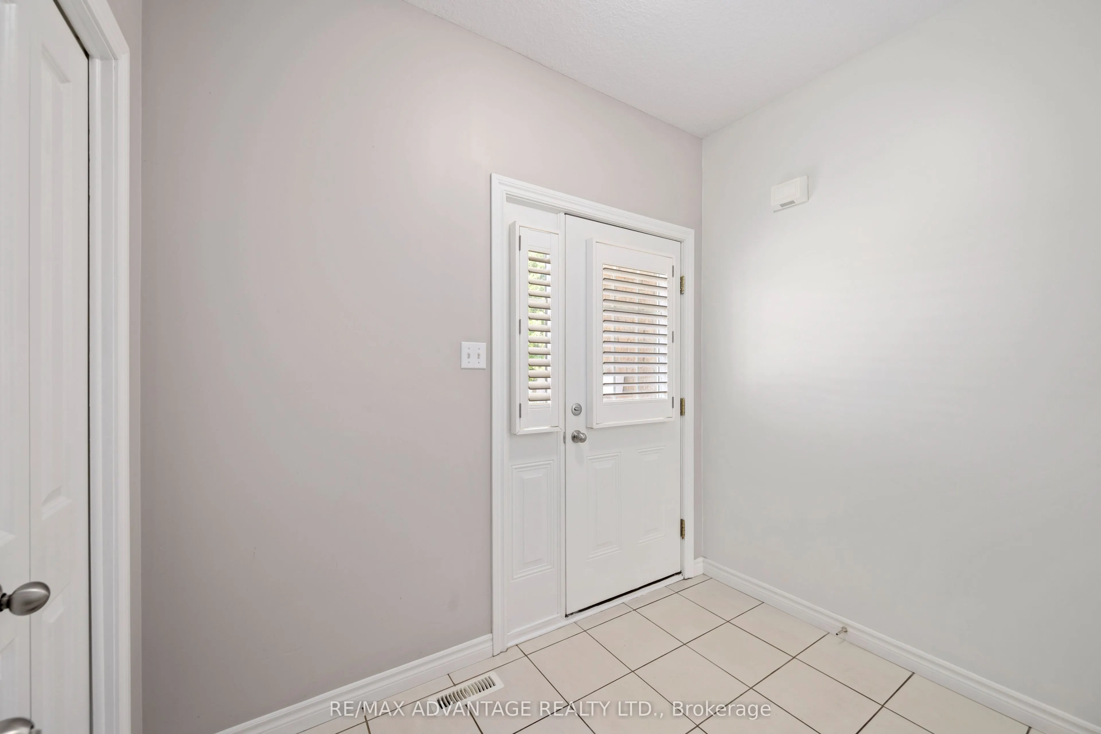 960 Bitterbush Crescent, #10