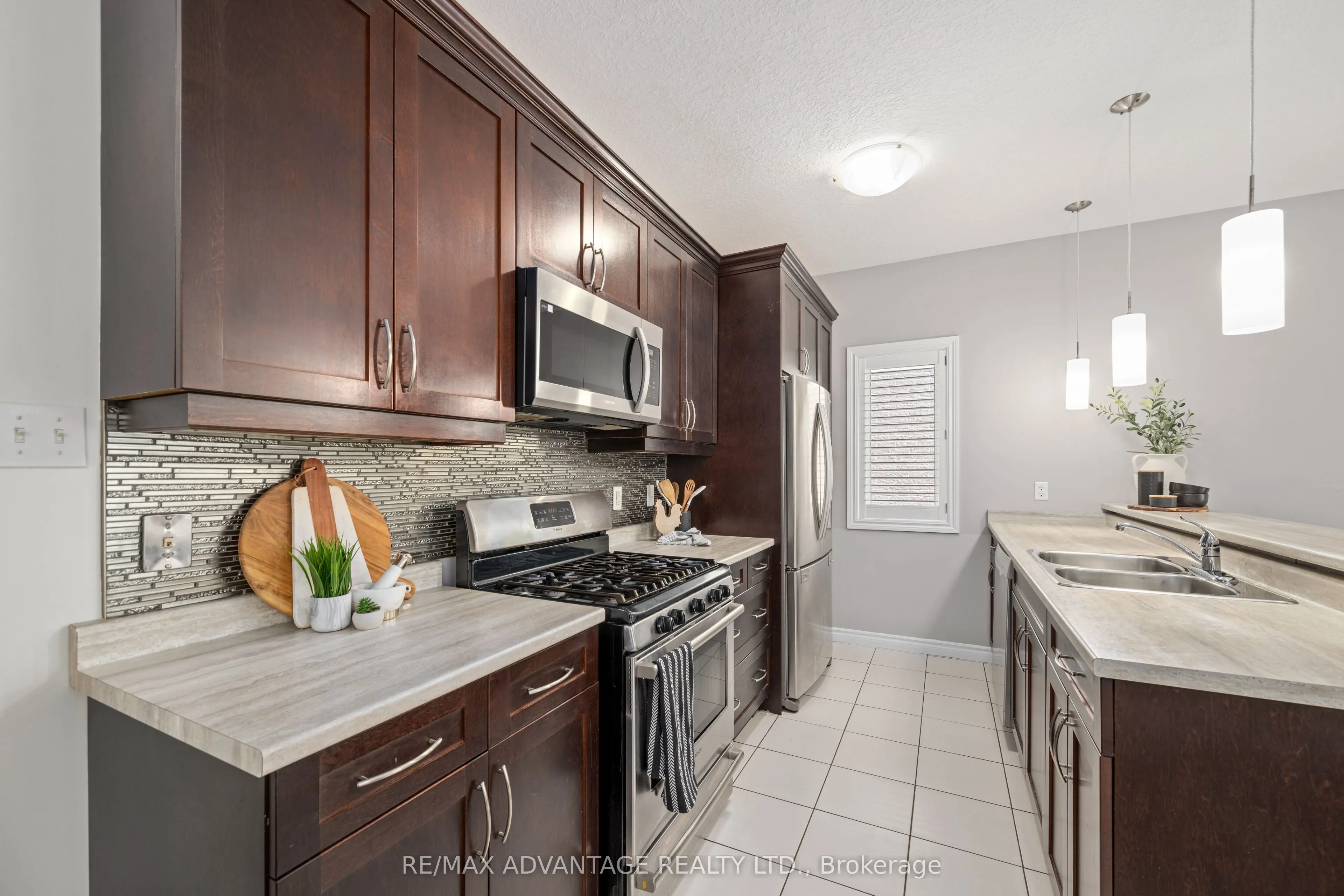 960 Bitterbush Crescent, #10