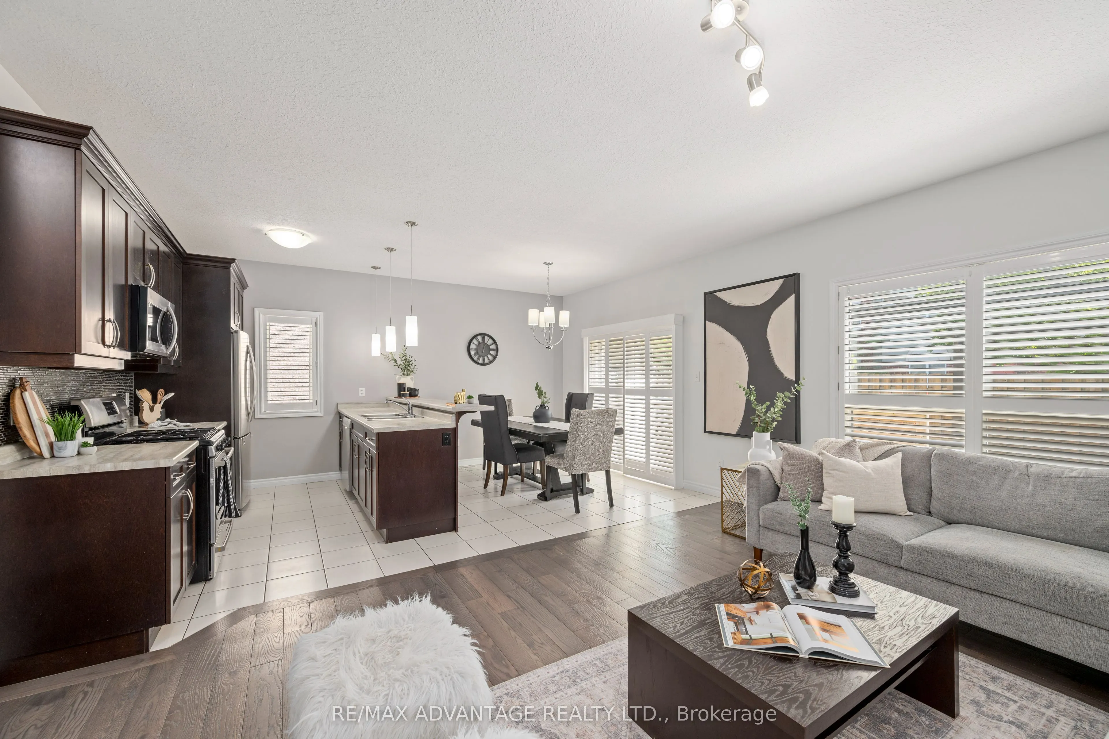 960 Bitterbush Crescent, #10