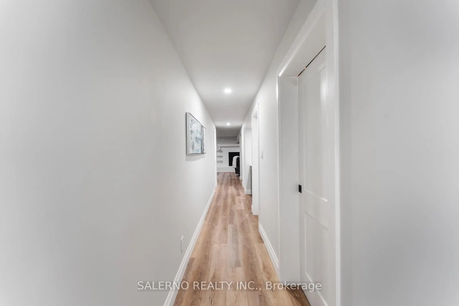 54 East Crest