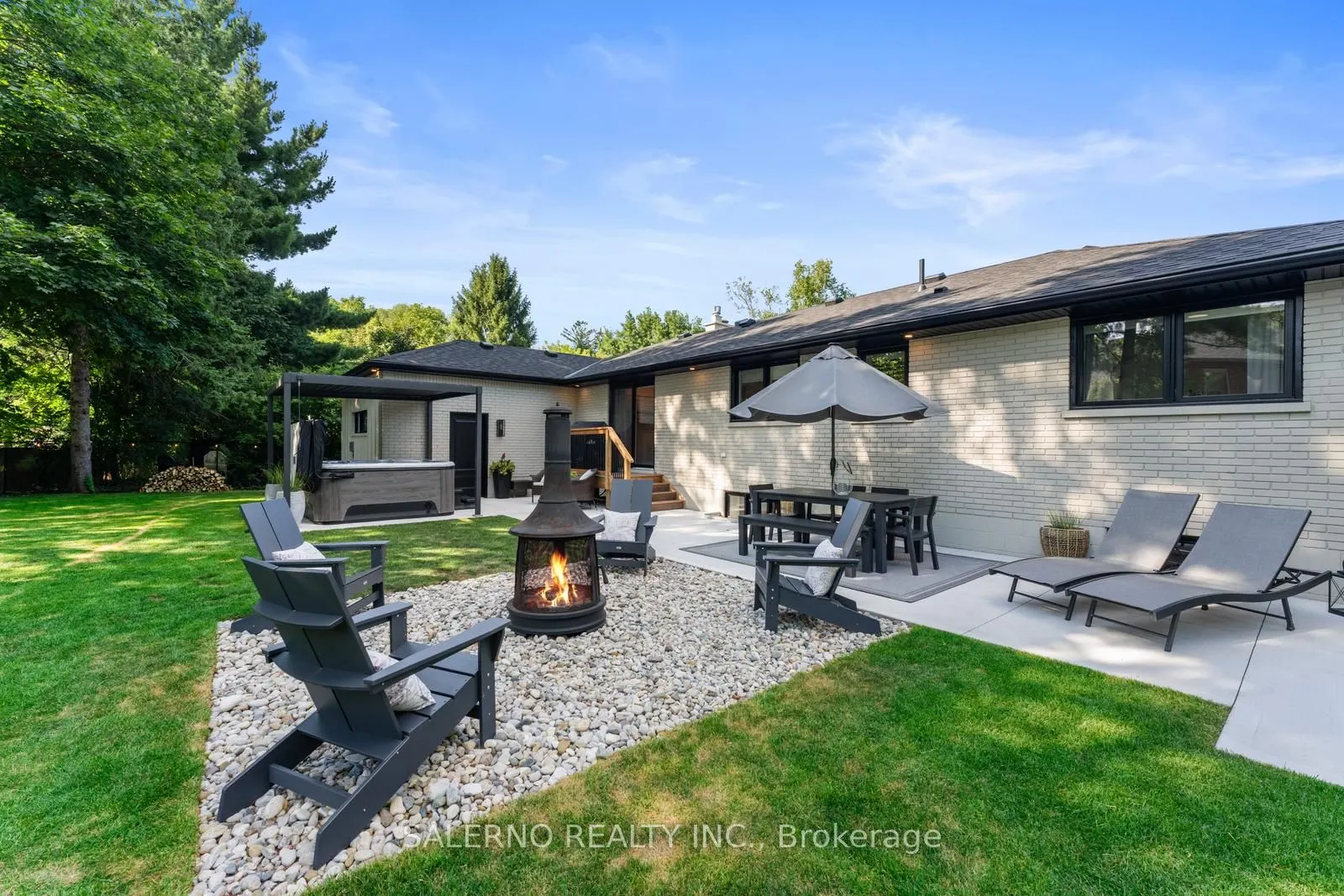54 East Crest