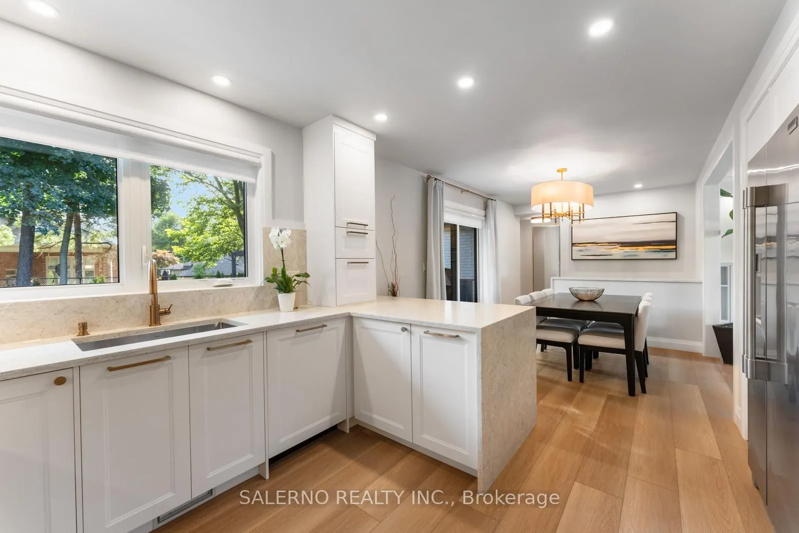 54 East Crest
