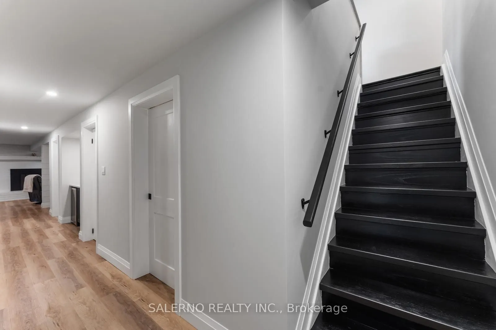 54 East Crest