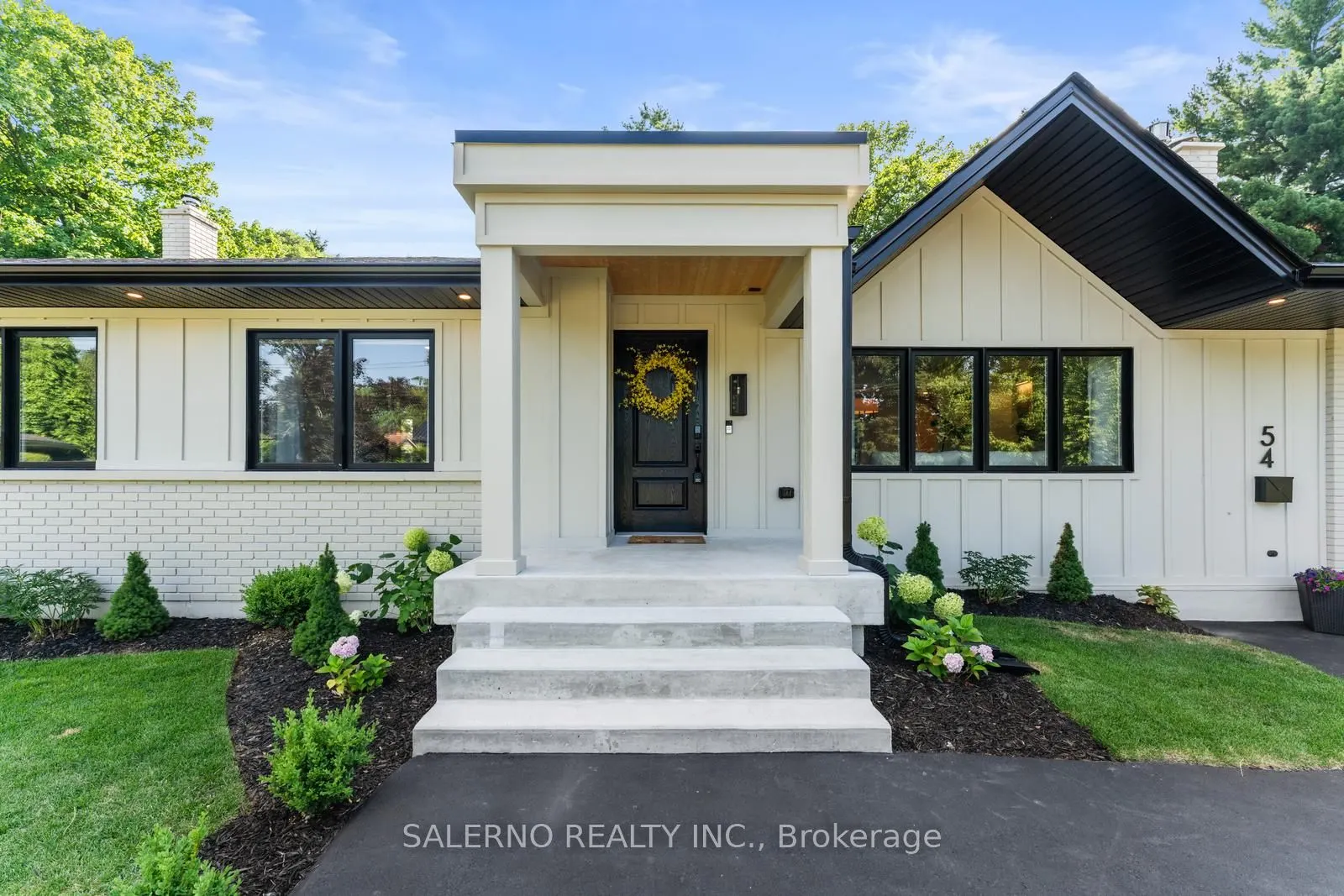 54 East Crest