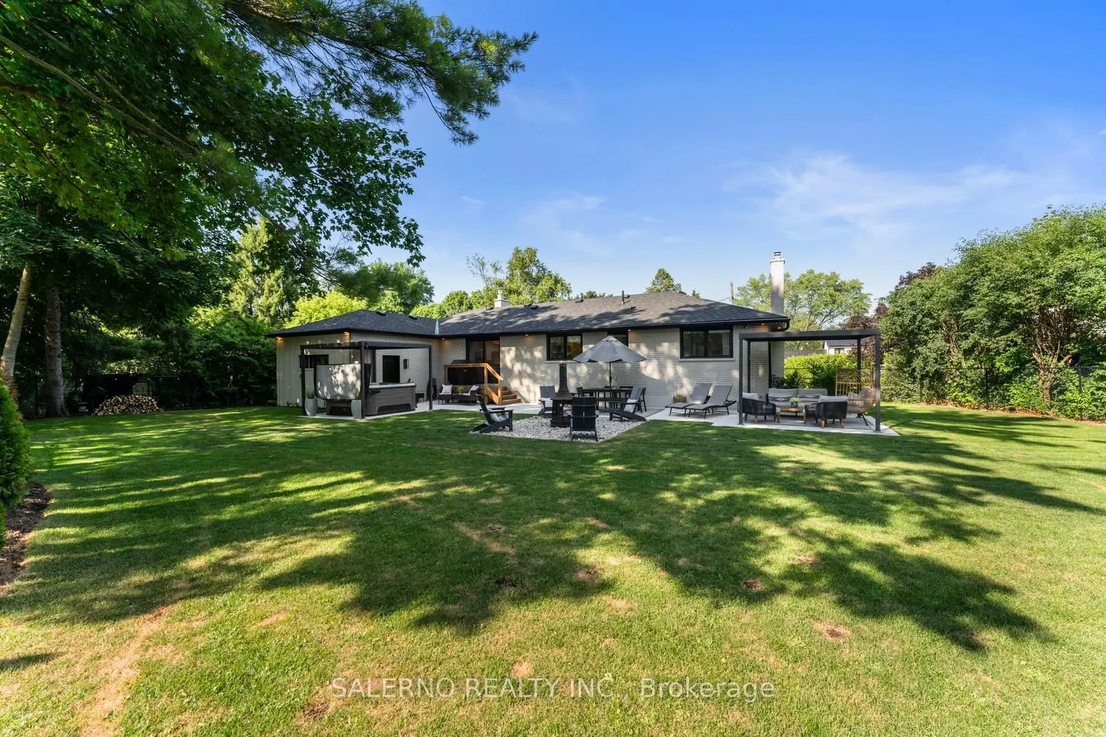 54 East Crest