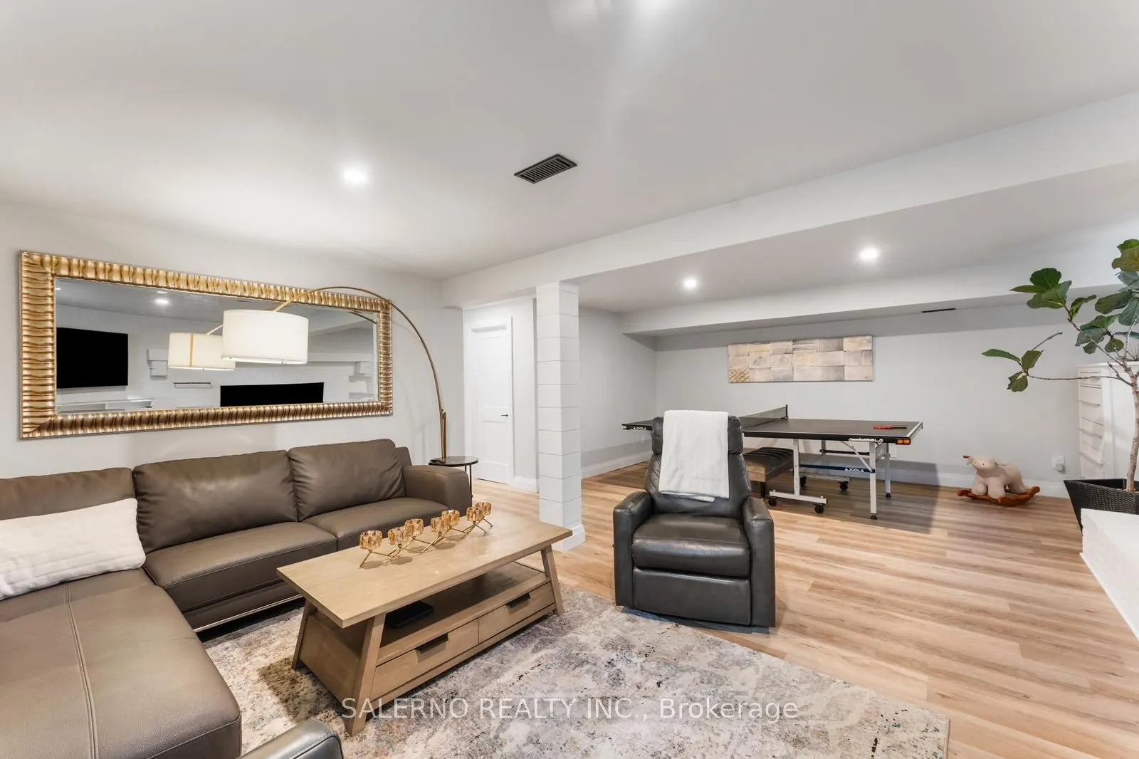 54 East Crest