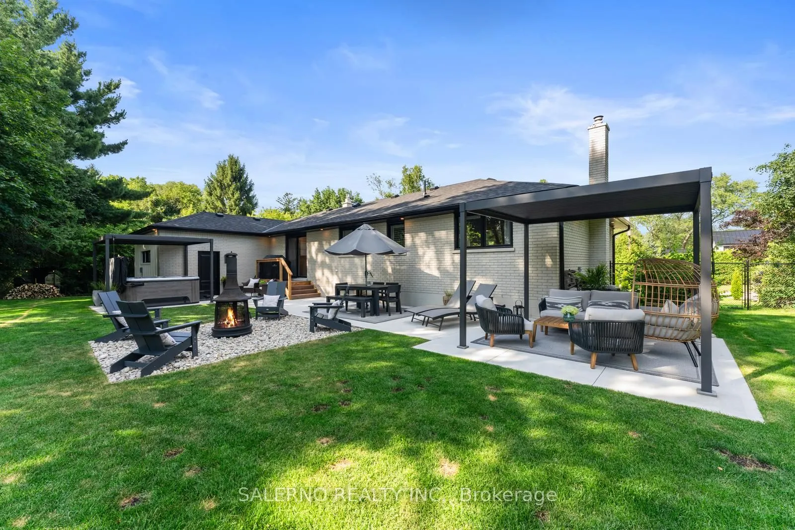 54 East Crest