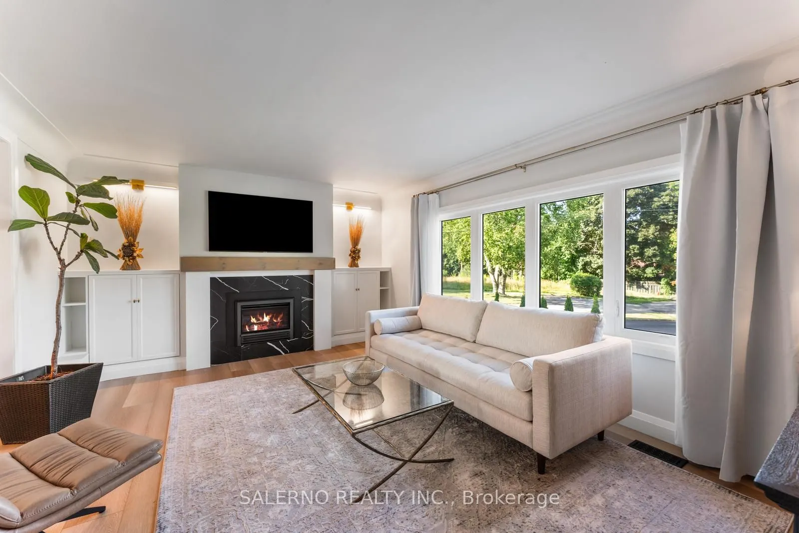 54 East Crest